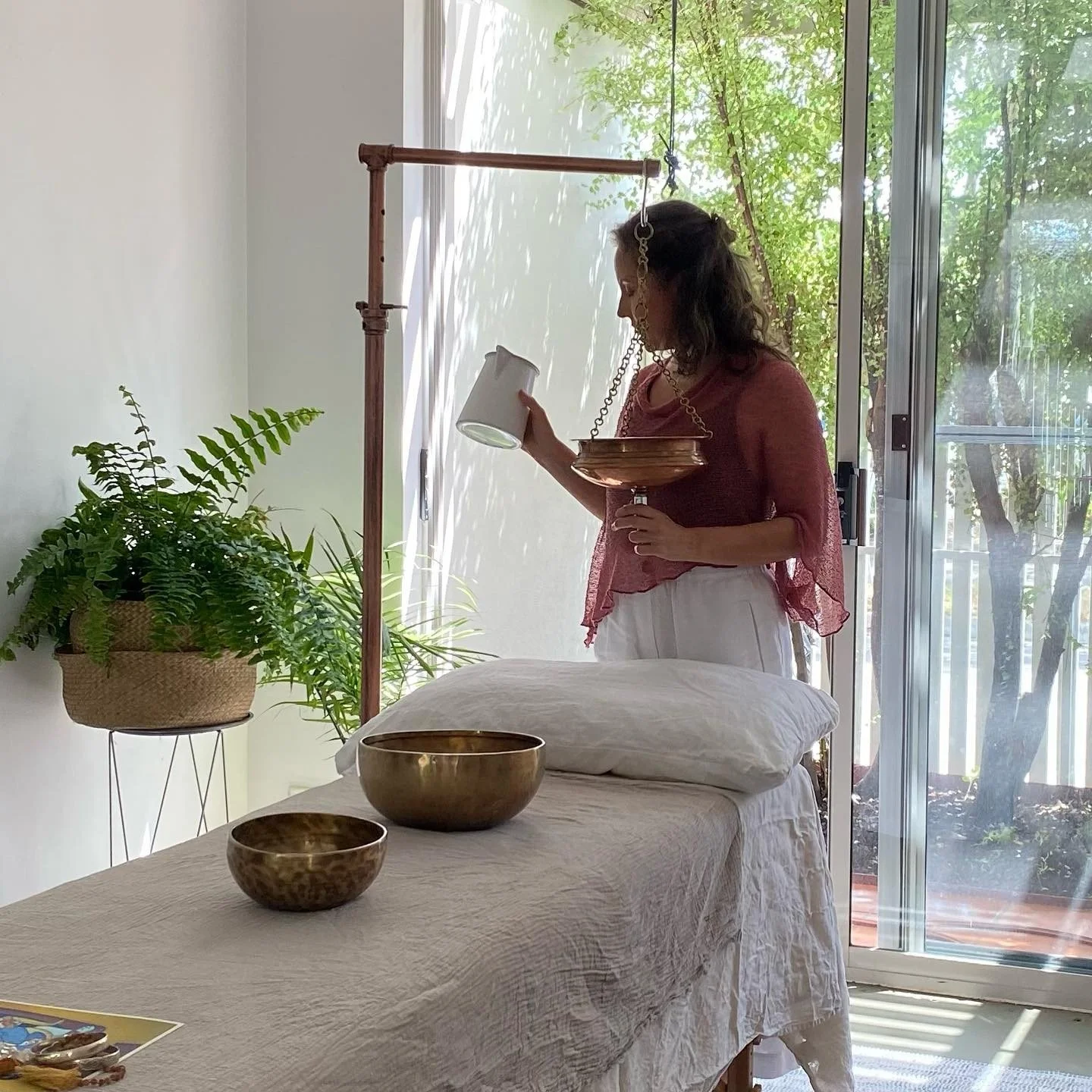Āyurvedic Shirodhara | come let me show your whole self how to meditate &amp; ground with this gentle Āyurvedic treatment using warm herbal oils lovingly poured over your third eye chakra .
The gentle rhythmic pouring of the oil is sound healing par 