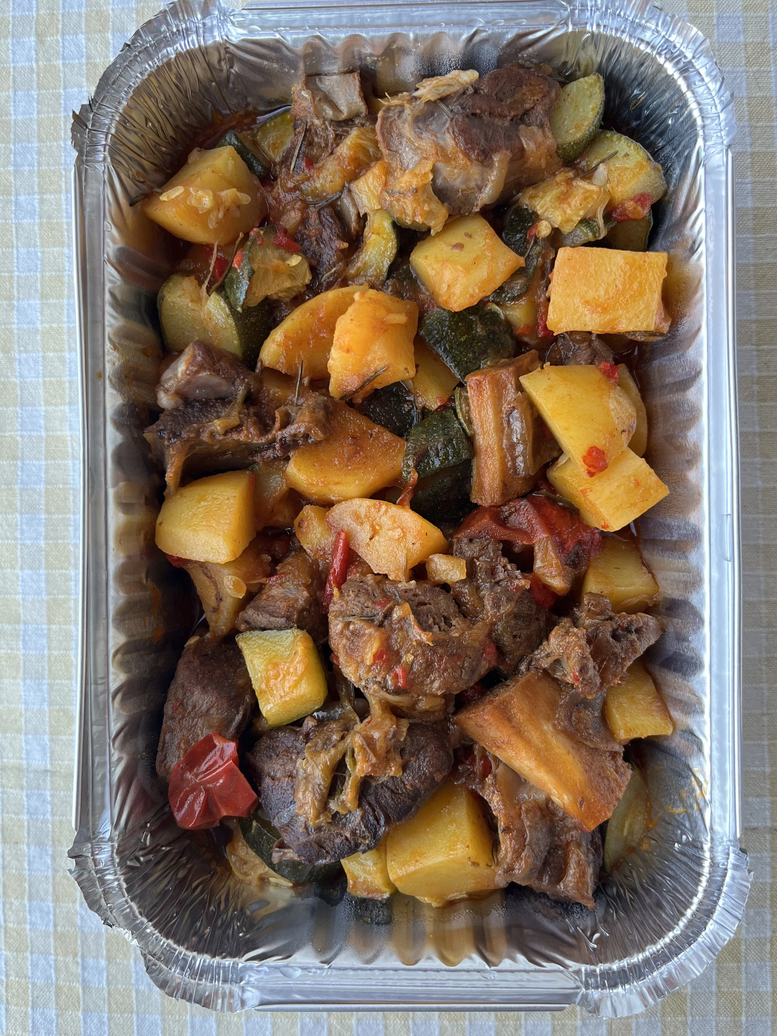 Slow-cooked beef with potatoes and courgette - 4 servings