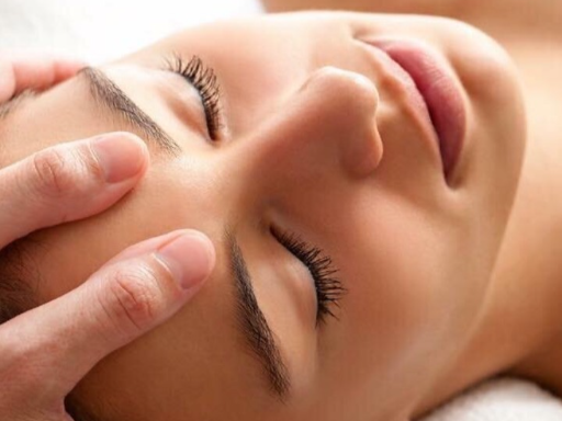 vitalis-relaxing-facial-massage.webp