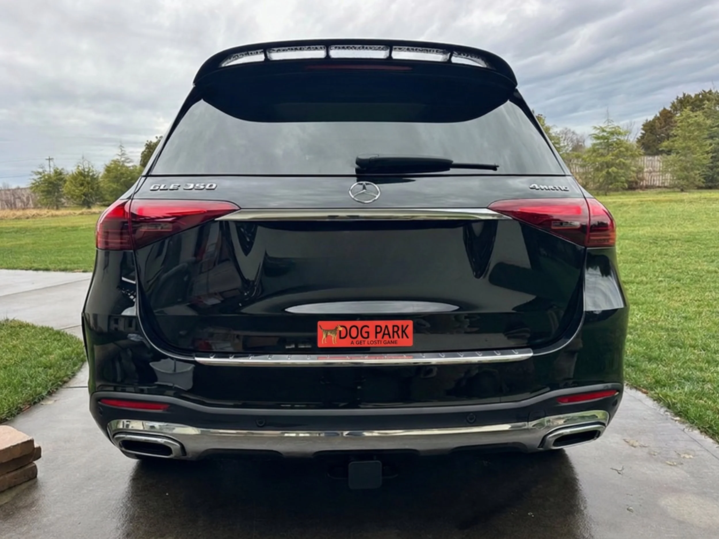car magnet red on car.jpg