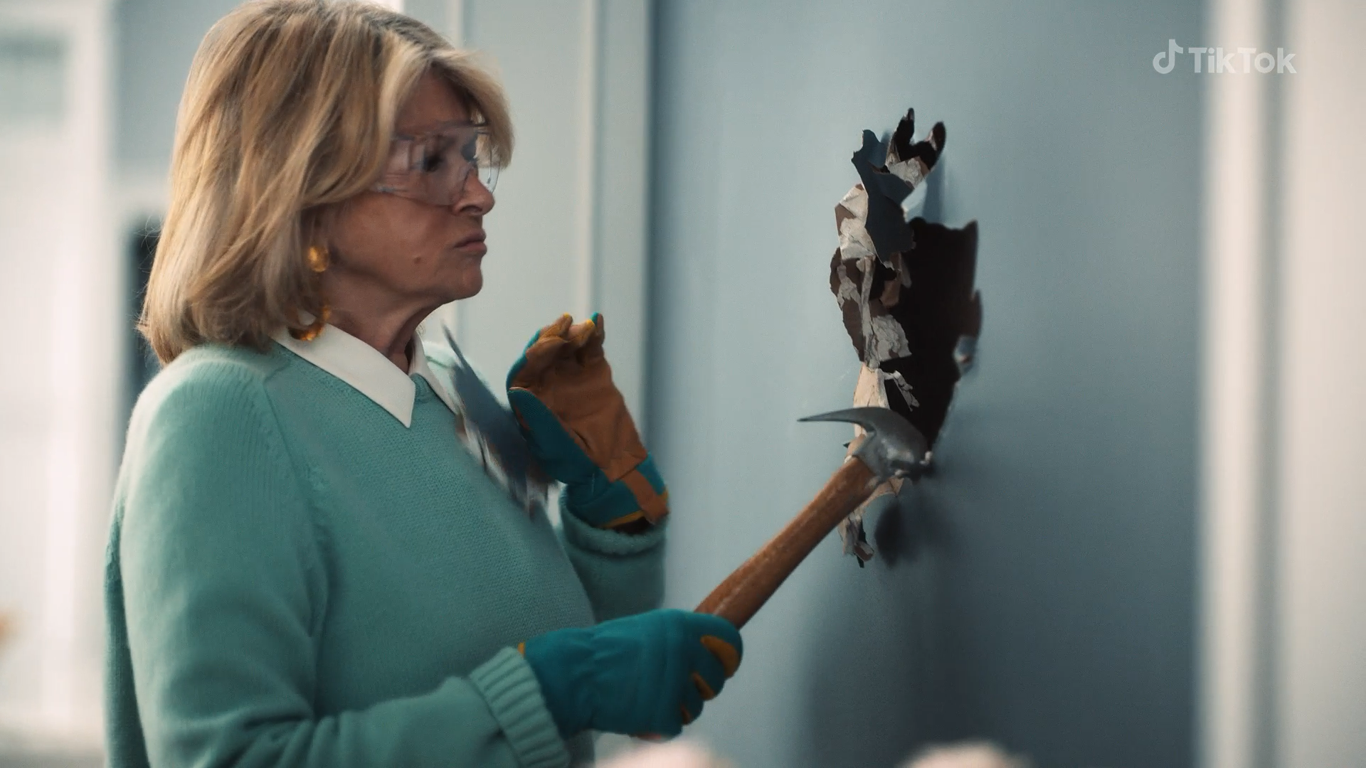 TIK TOK. Aaron Stoller