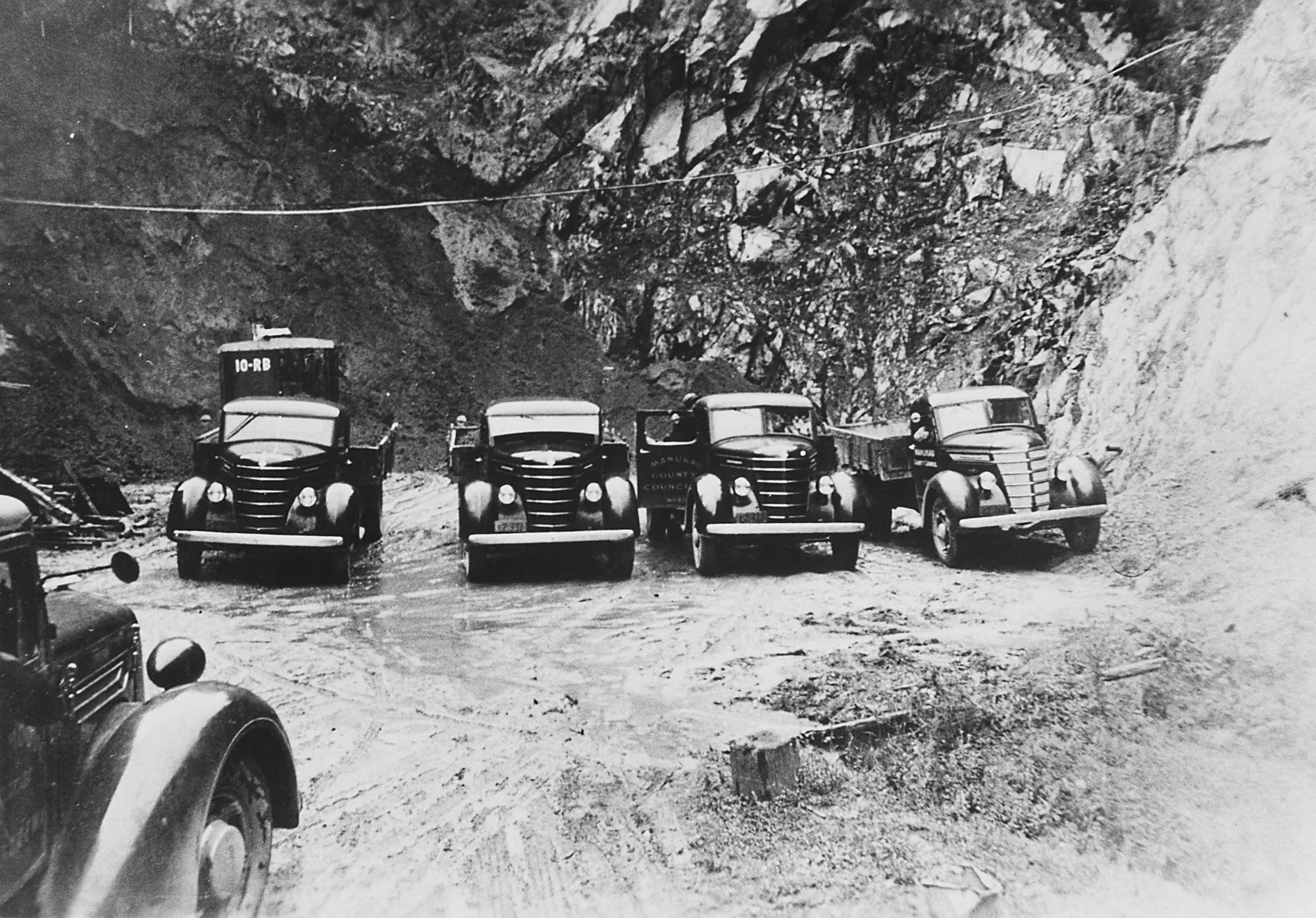 Manukau County trucks at Thorp's Quarry, 1948