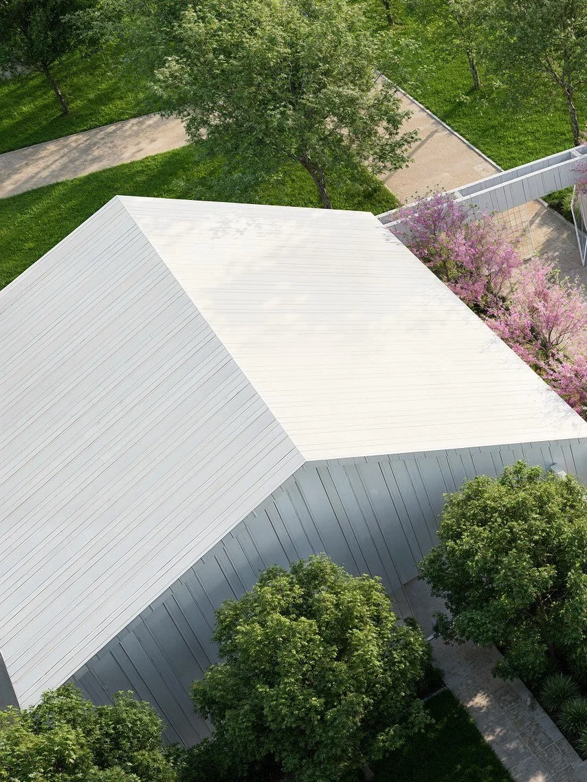 A home that feels part of the landscape.
⠀⠀⠀⠀⠀⠀⠀⠀⠀
House C brings together two elegant gabled forms, a pavilion-style gallery entry with timber reveals, arrival court, large sheds, and carport. Inside, five bedrooms and two living areas open to a poo