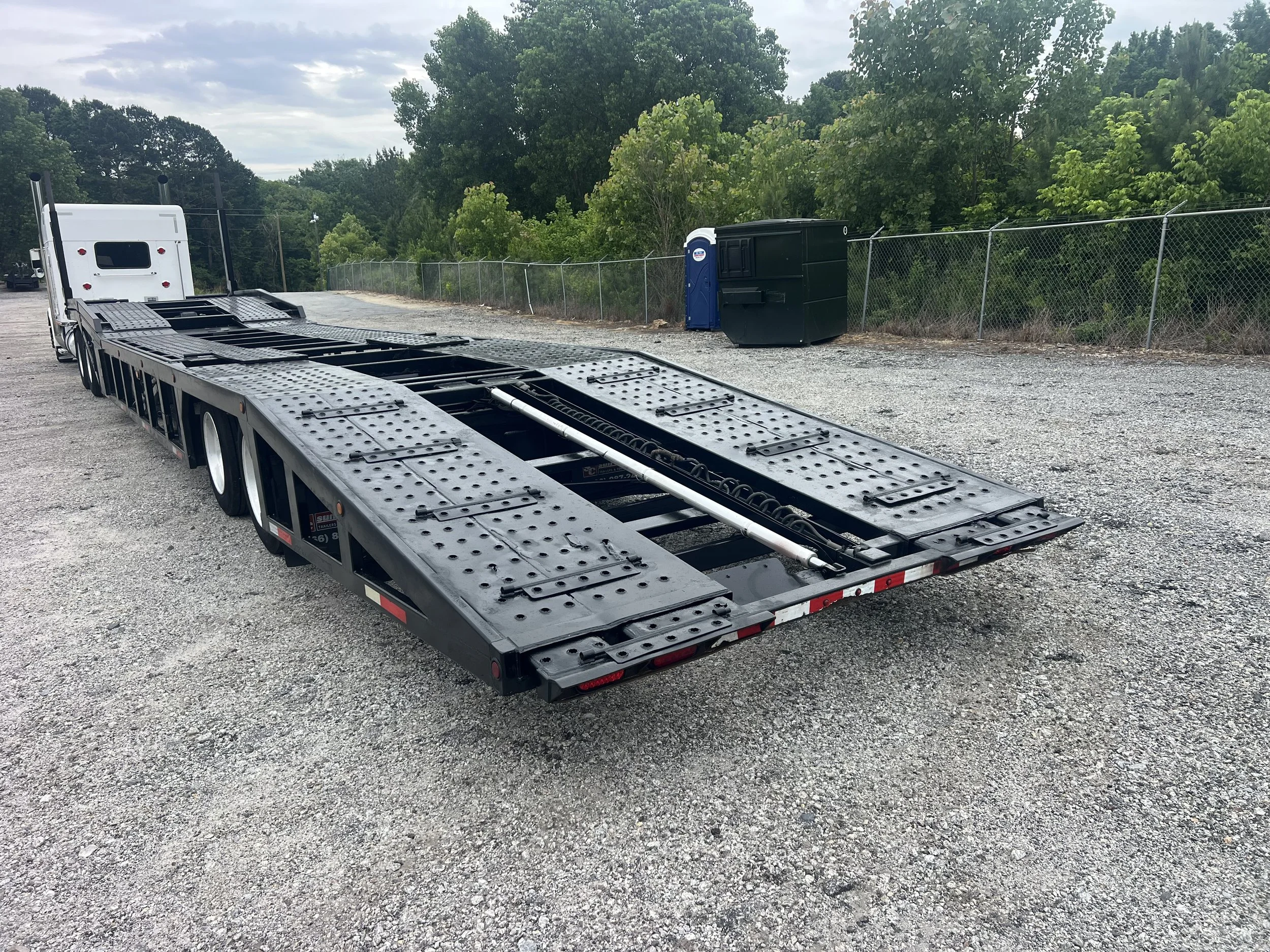 Hydraulic loading ramps on 2019 Sun Country trailer