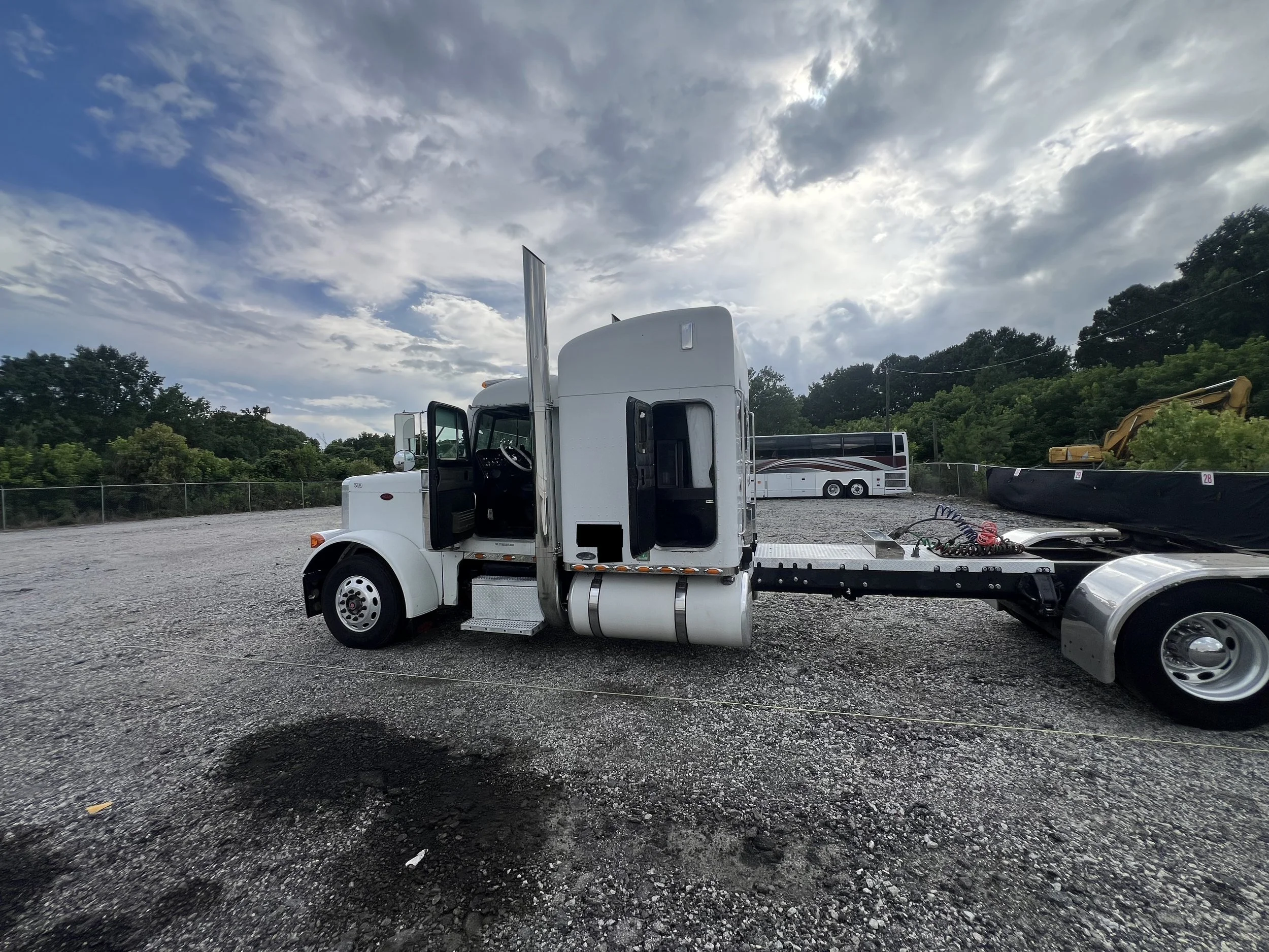 2003 Peterbilt 379 CAT 3406E driver side view with 300-inch wheelbase Double Frame Chassis frame