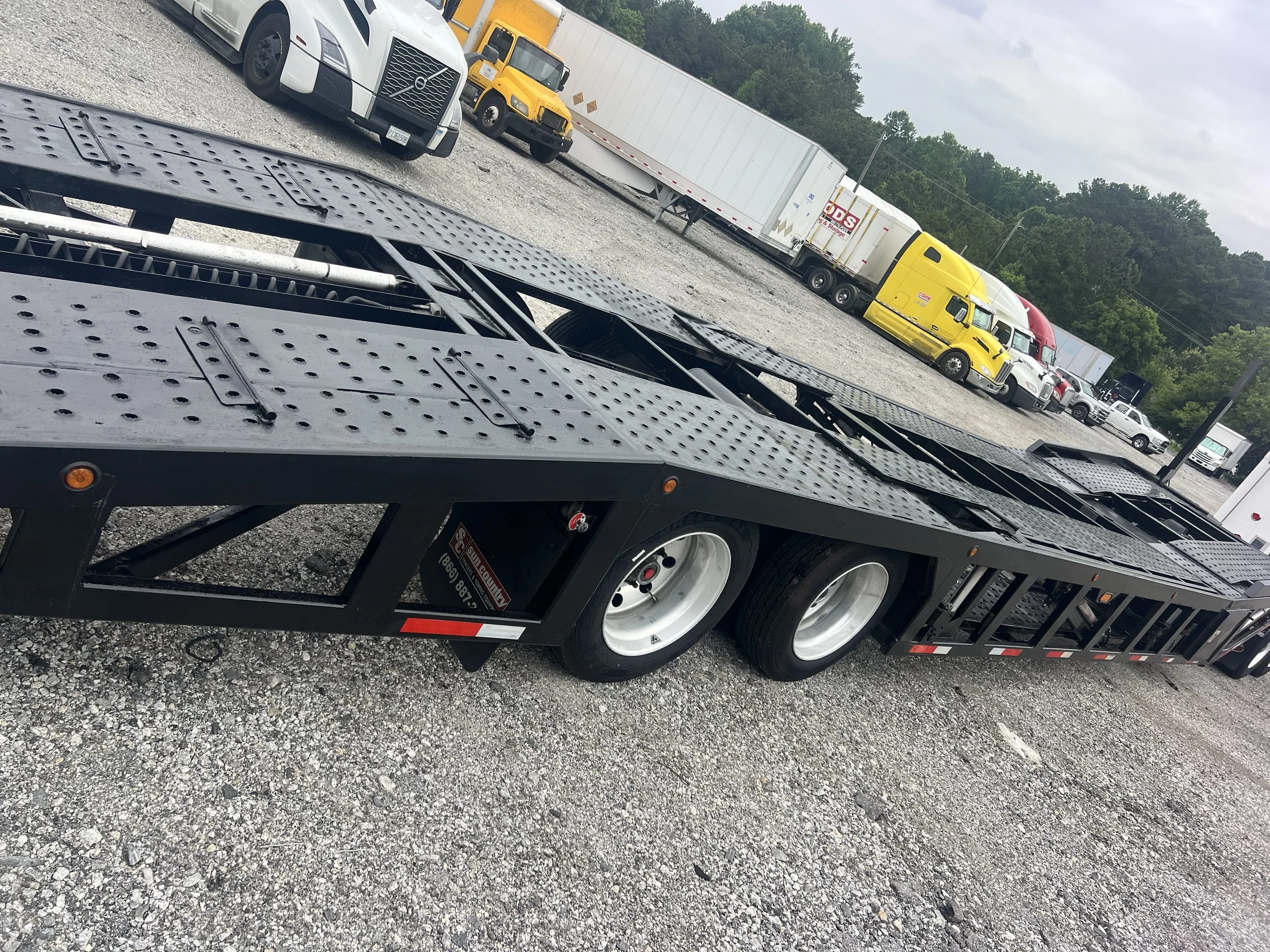 Passenger side of 2019 Sun Country Anniversary trailer