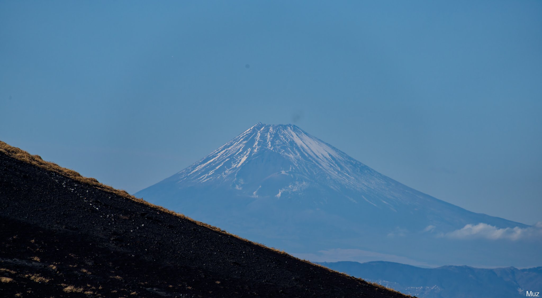 Fuji-san from Inland Desert (290mm, f/11, 1/320s, ISO400)