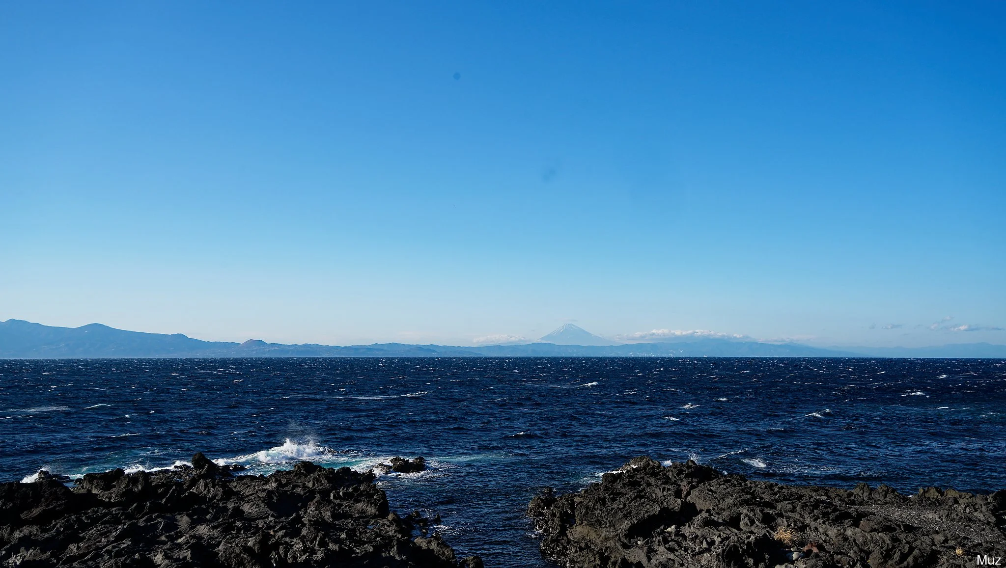 Fuji-san from Izu Oshima Coast (28mm, f/13, 1/40s, ISO100)