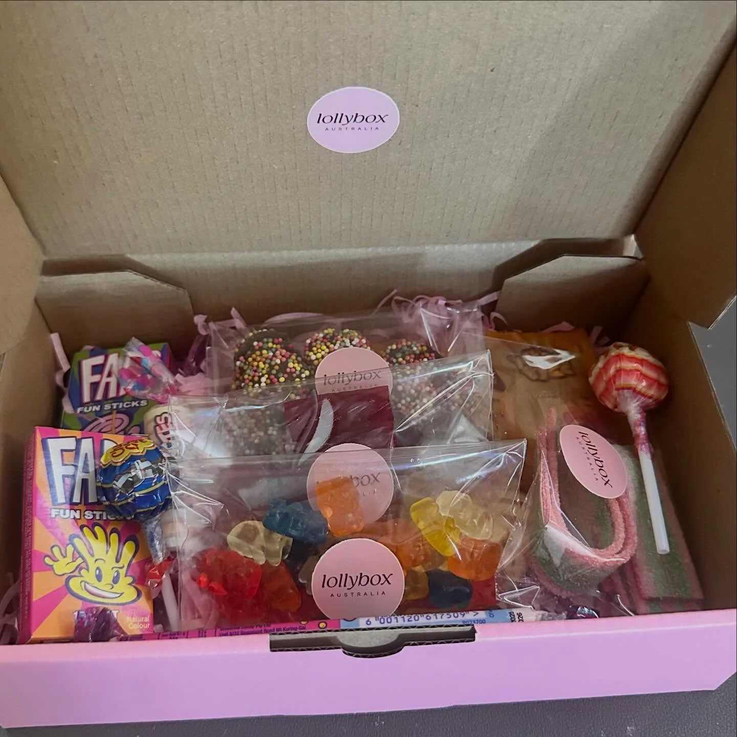 🍭 The gangs all here! Now doing free delivery across the Gold Coast #lollybox