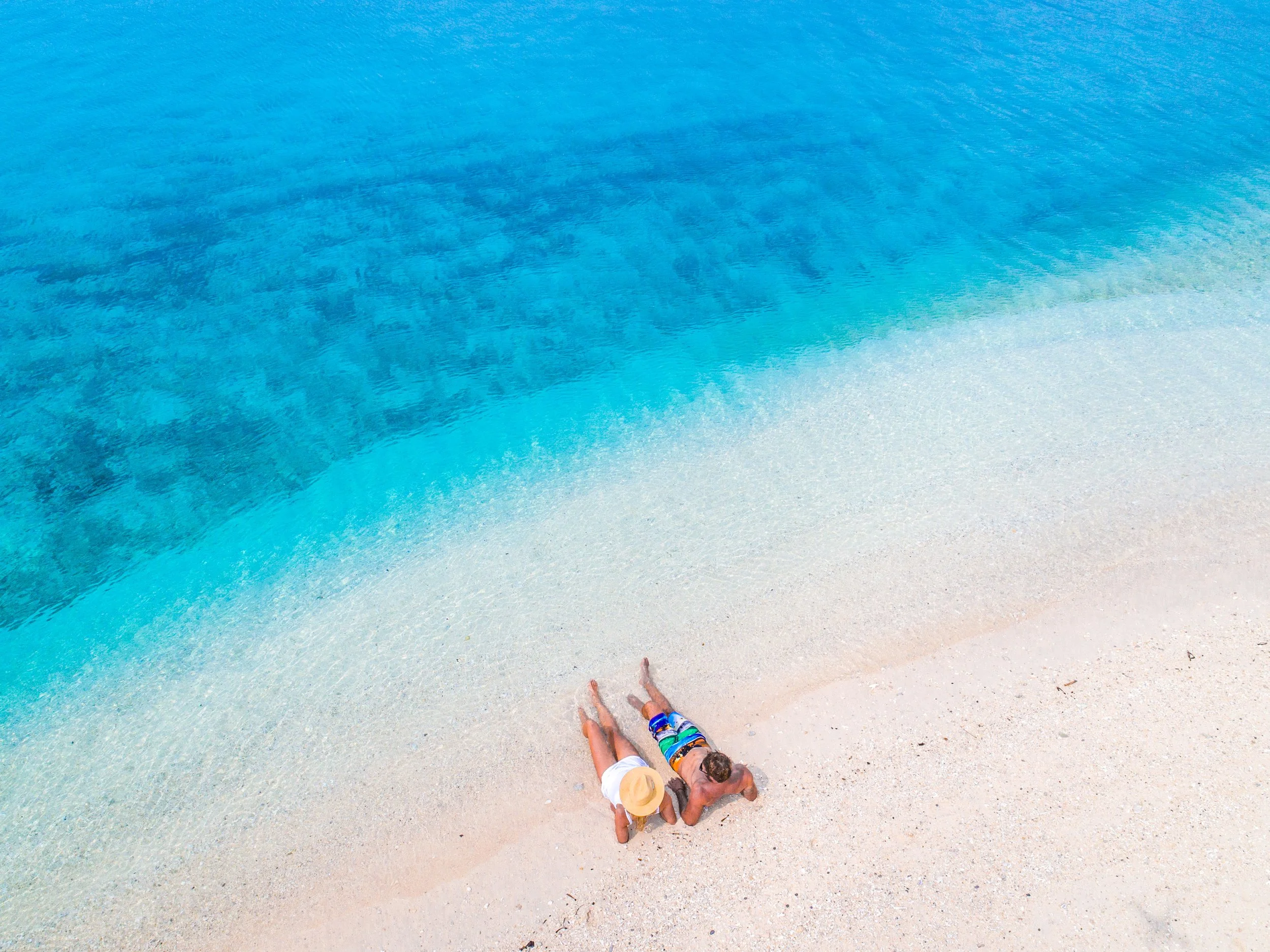 beach_couple_efate_activities.jpg