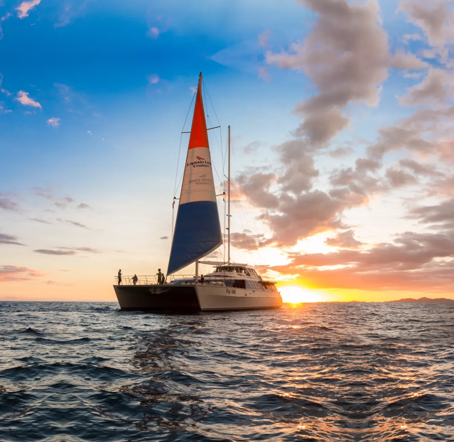 67101853a84fb8012ebb929a_Day & Dinner Combo - Fiji One Sunset2.webp