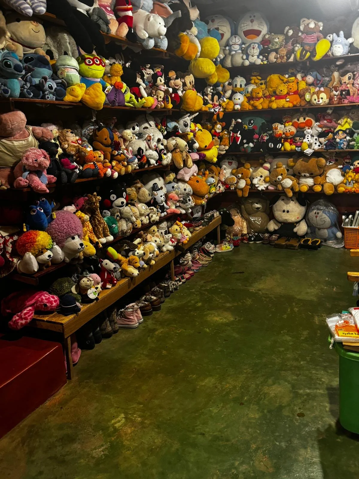 tmtkl-18-vintage-shop-3-lillian-hromadka.jpg