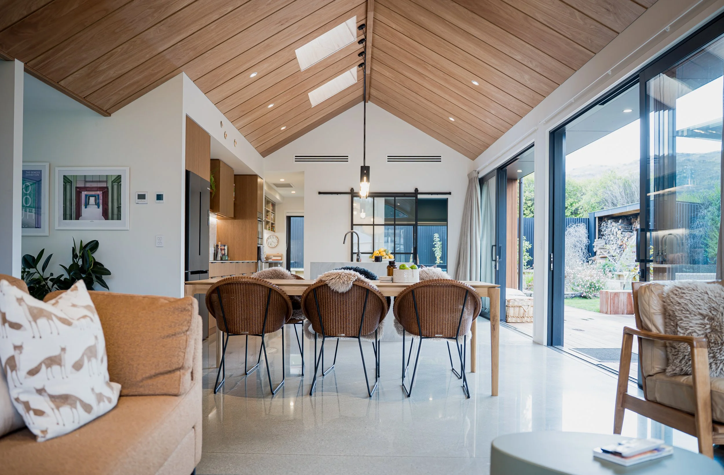 Functional design, living dining flow