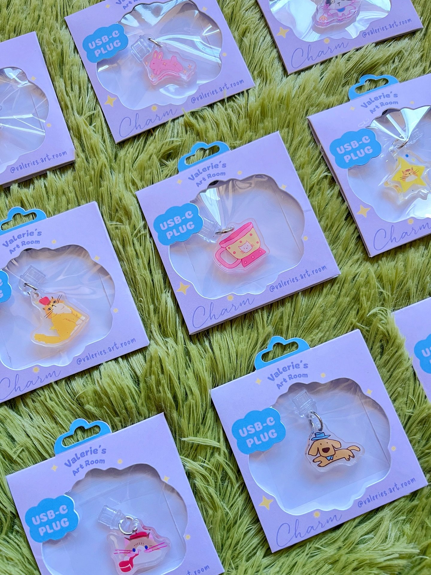 Why am I always so easily drawn to these cute little things😚 New USB-C charms just dropped ✨tiny little charms for your phone, iPad, Kindle &amp; more! 

And I designed new backing cards for them too 🫶🫶

Bringing them to @kirribillimarkets on 10th