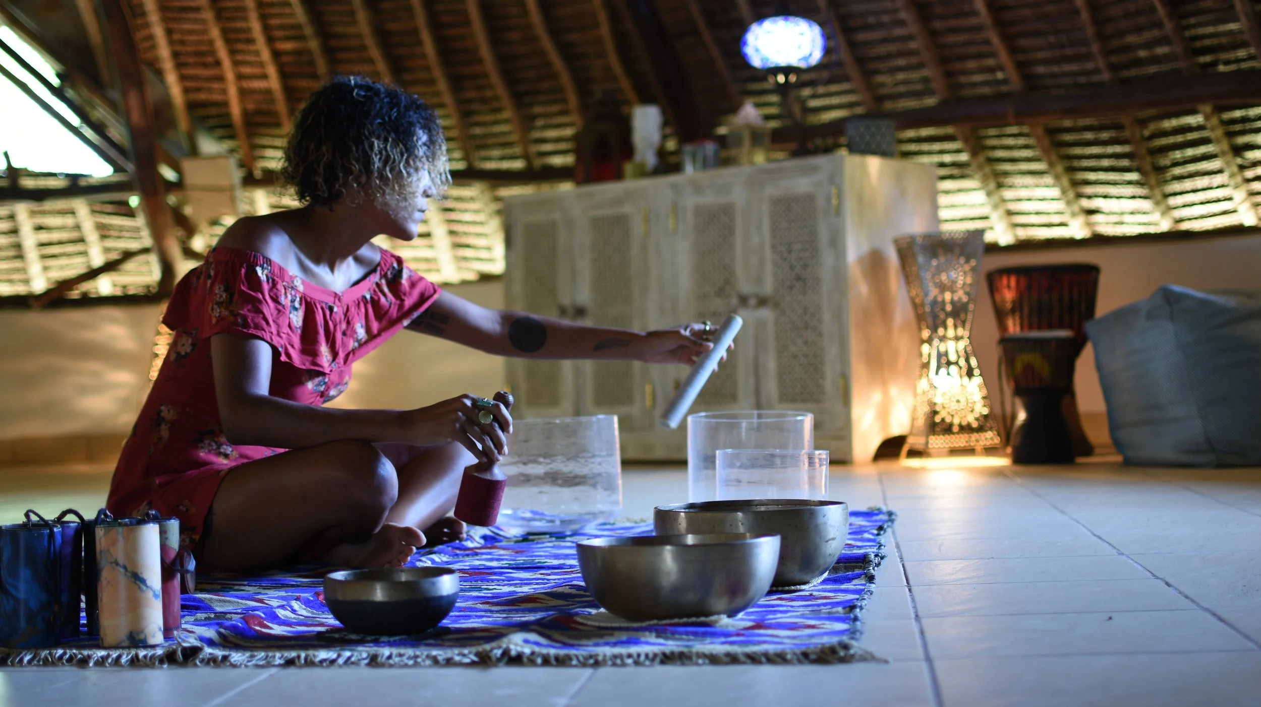 Kaya Hankar with sound healing bowls