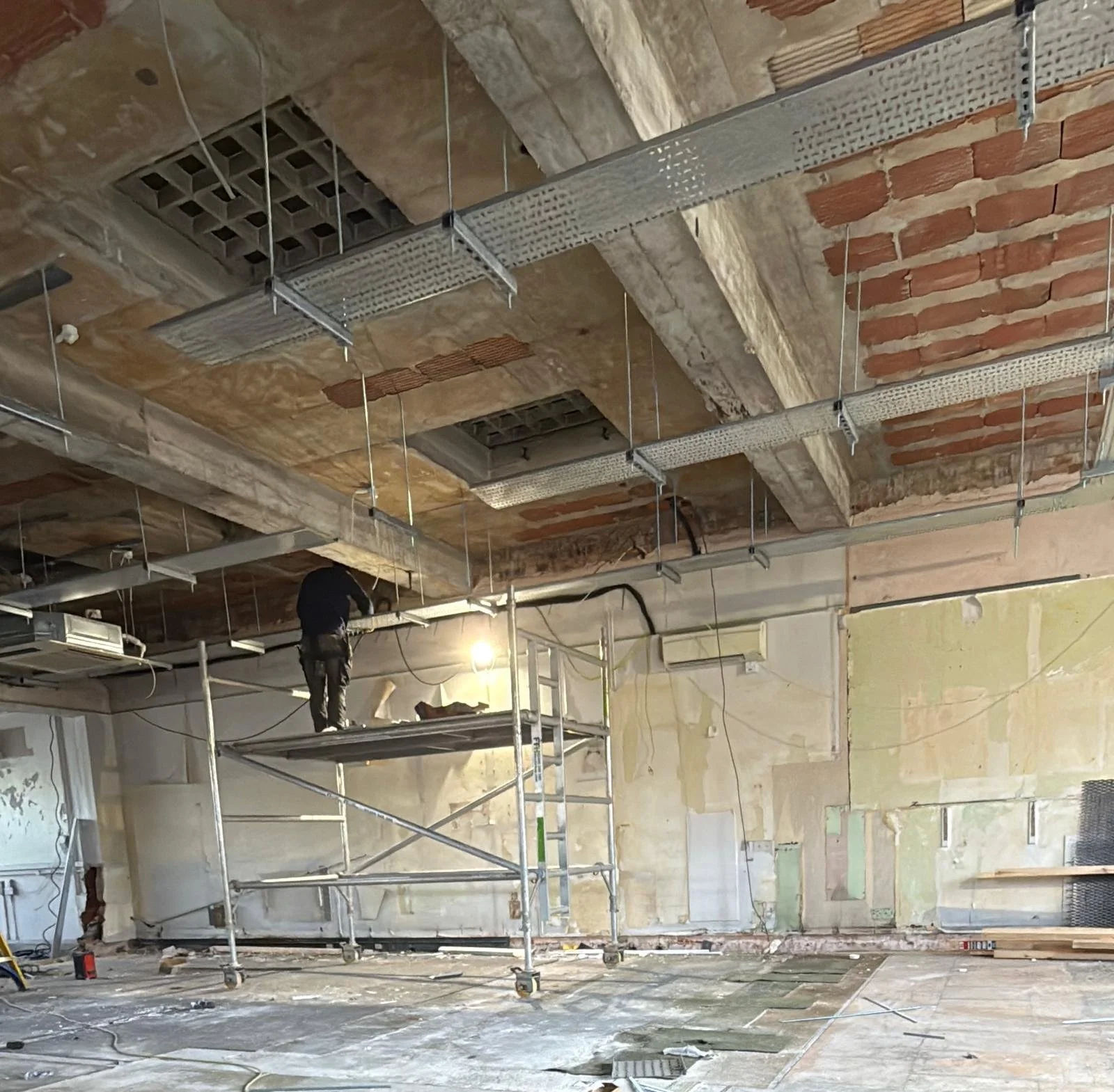 Oranssi project: slat roof