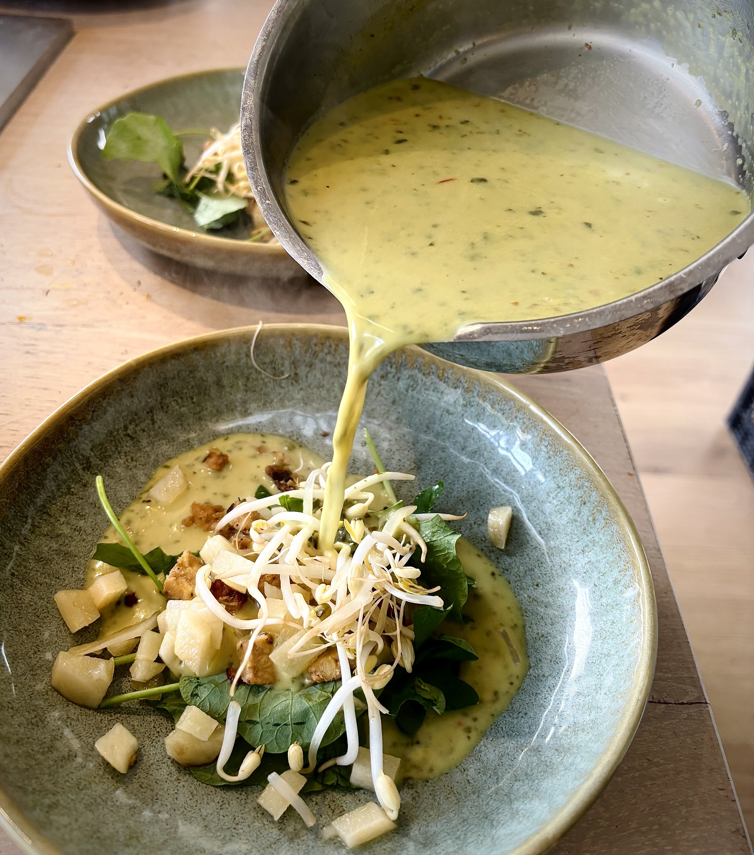 Oost-Indische soep met krokante tempeh