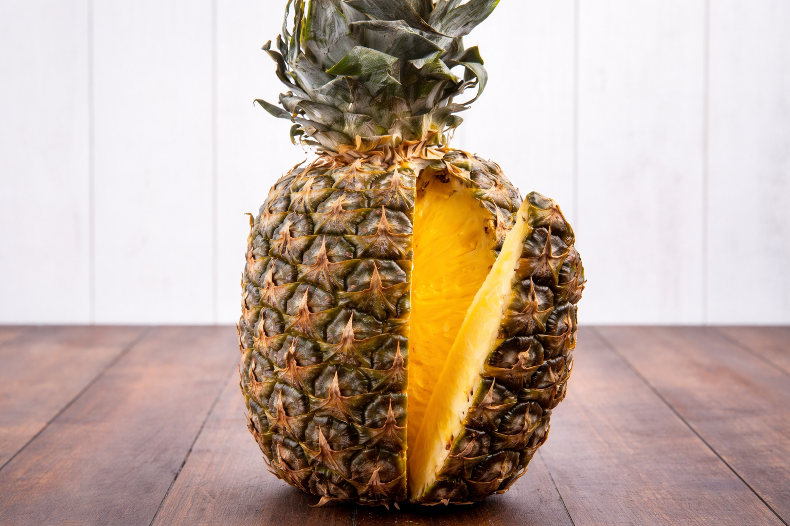 Ananasul ajută la îmbunătățirea digestiei, reducerea inflamațiilor, diminuarea edemelor