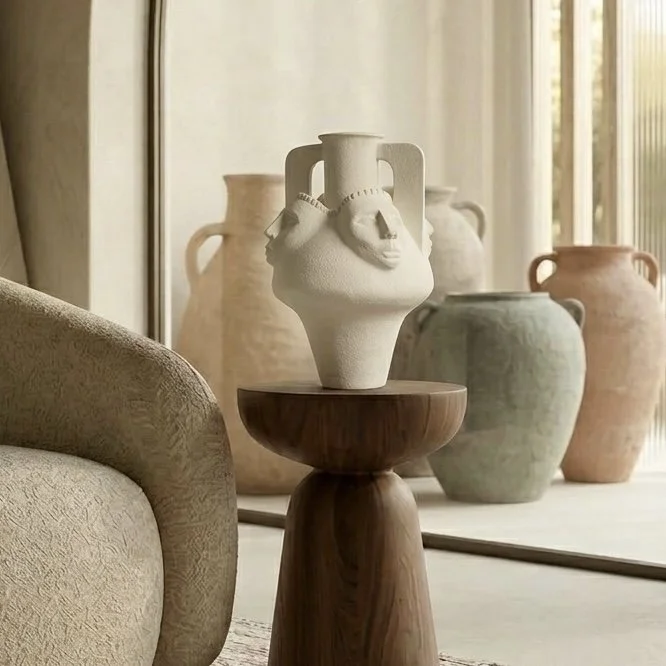 Sculpture , amphore de Vincent Schoepfer représentant deux 4 visages, en grés blanc