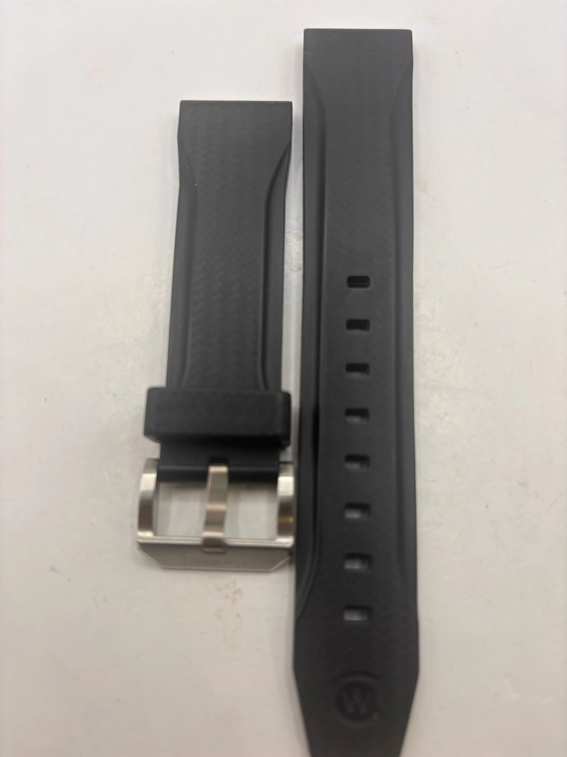 DIV027 CW carbon fibre effect rubber strap 22mm (used)