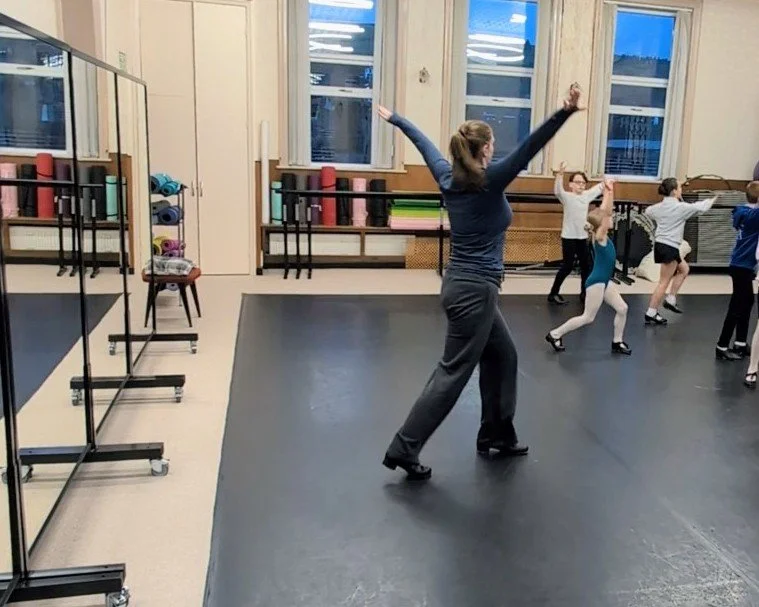 A class at Bernadette Heys School of Theatre Dance.