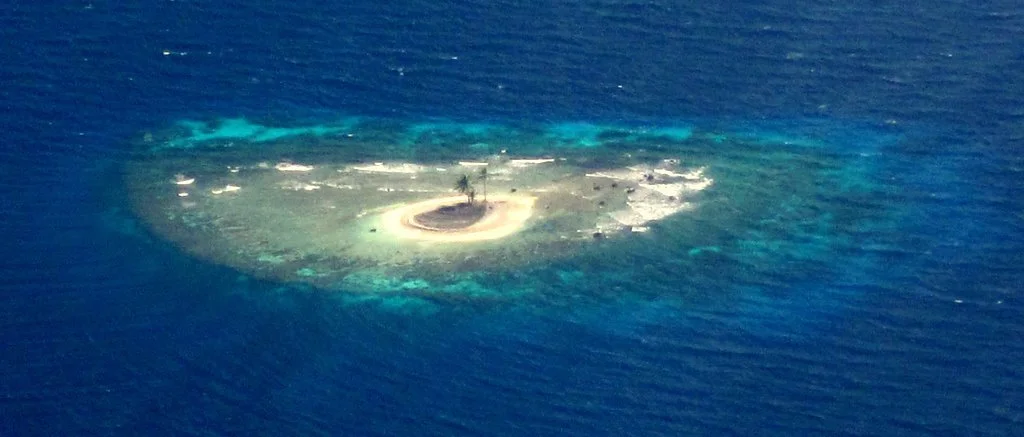 flight over the lagoon-12.JPG