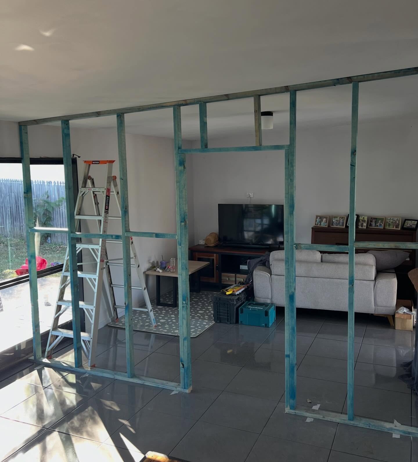 Over x-mas I built a non-load bearing wall + fixed plasterboard for a friend who wanted to add another bedroom to his house. A little bit of challenge because we had doors/windows on either side. But at the end it came up nice with a bit of custom fr