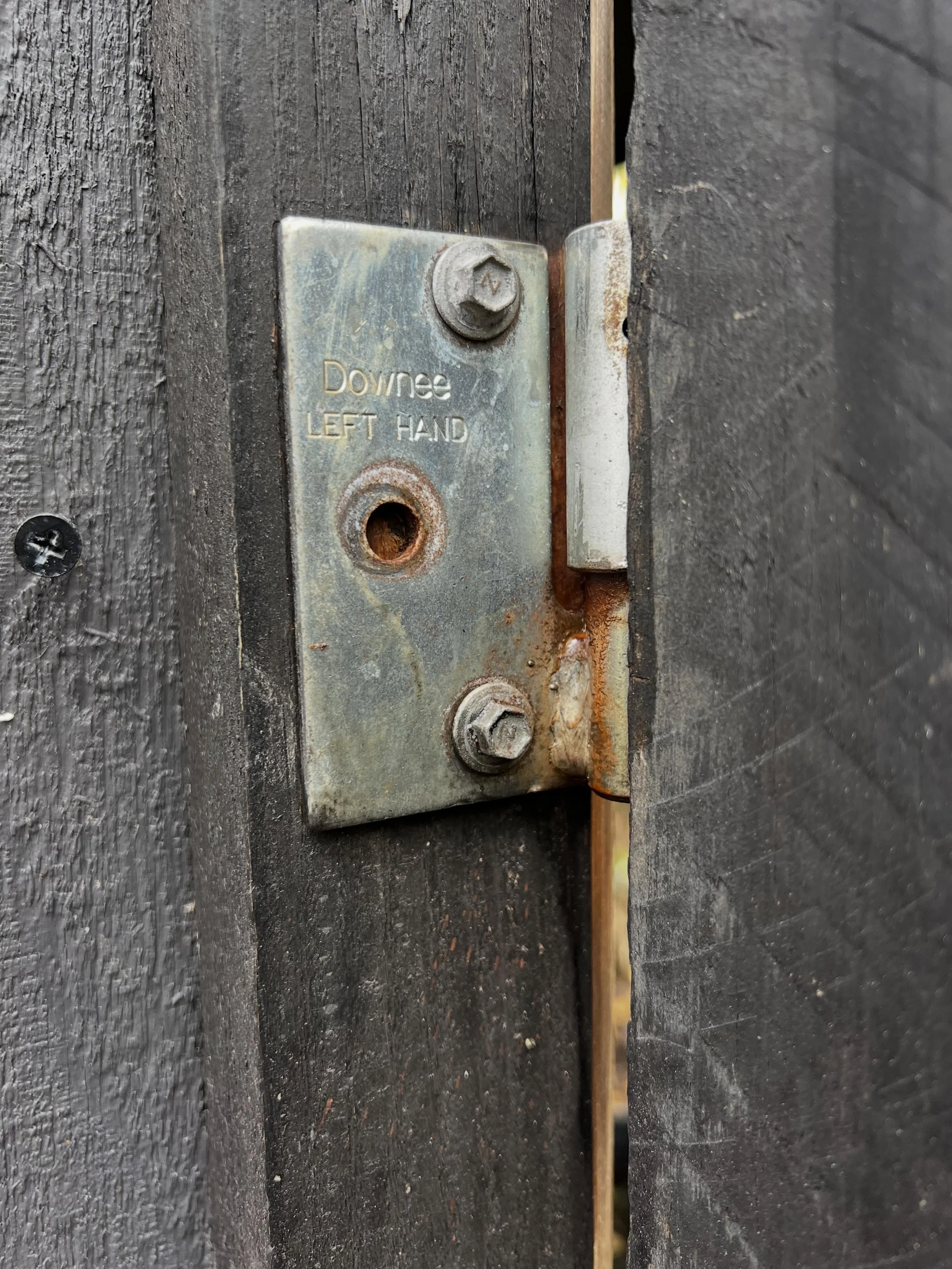 Did a small job of fixing up a couple of gates that wouldn&rsquo;t close. A bit TLC, planing and changing some brackets and we were good to go.

#handymanbrisbane