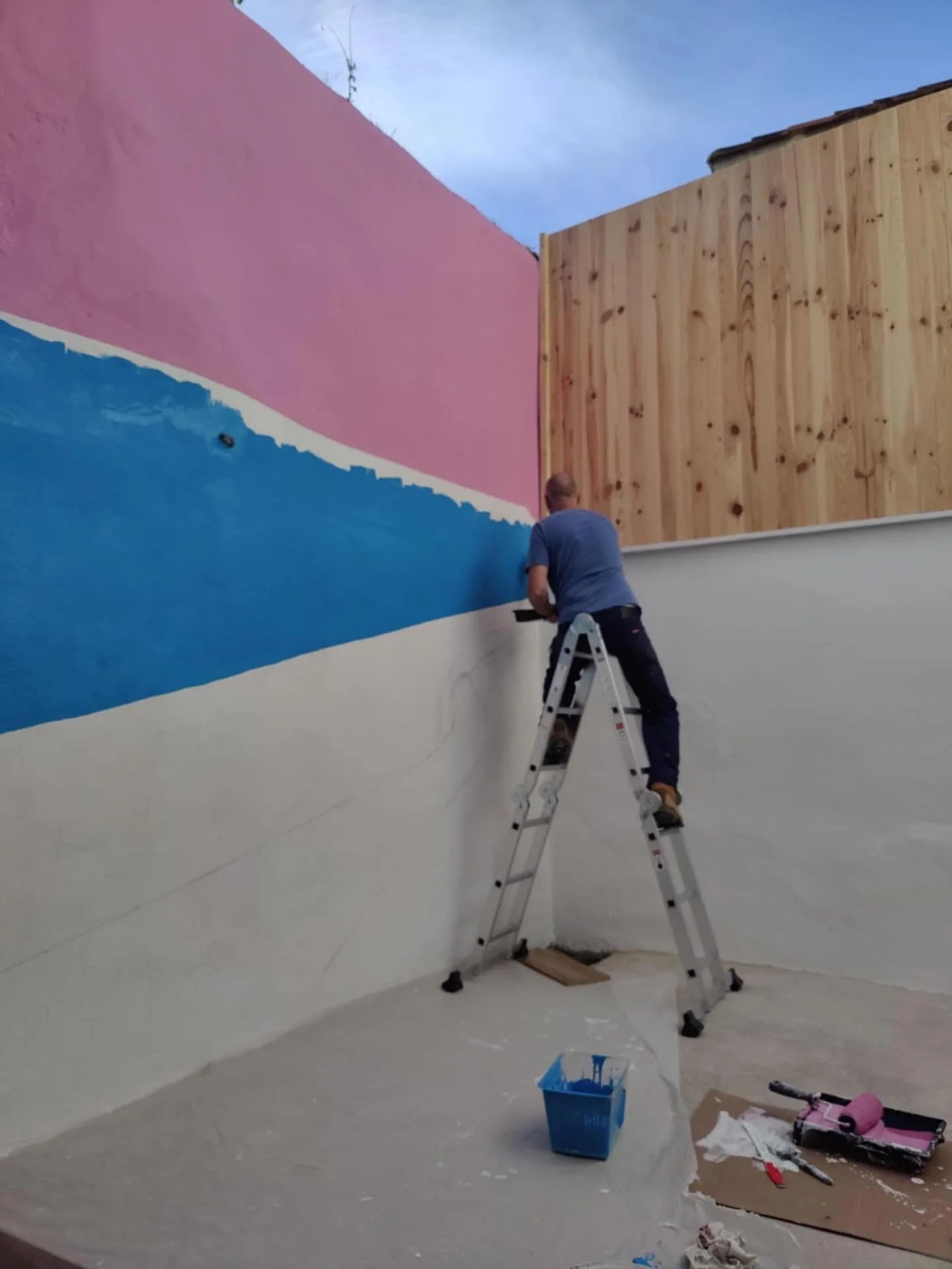 Wife wanted a mural. Mural she got. Sometimes you just gotta go with crazy colourful ideas! 

#handymanbrisbane #handymanservices #painting