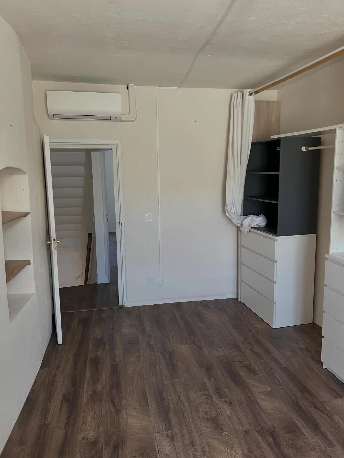 Before and after. Our guest bedroom in our French house. Massive change of colours, wardrobe solution and overall comfyness. Sometimes you just gotta go for some fun!

#handymanbrisbane