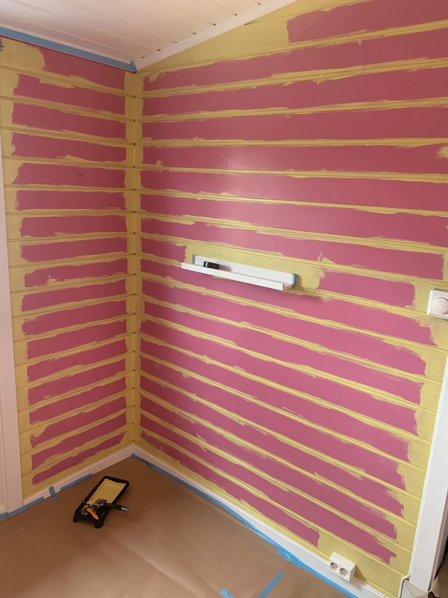 A job last year in Norway. Painting my friends kids bedroom. A lot of detail in the &lsquo;cut in&rsquo; work on this one.

#handyman #handymanbrisbane