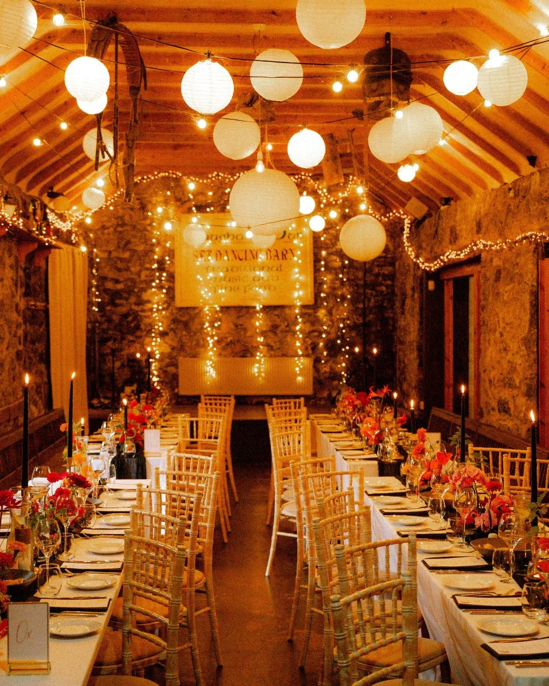 Looking for something a little different for your big day? 💍✨

Why not choose our wedding barn, rustic charm, warm atmosphere, and unforgettable moments!
