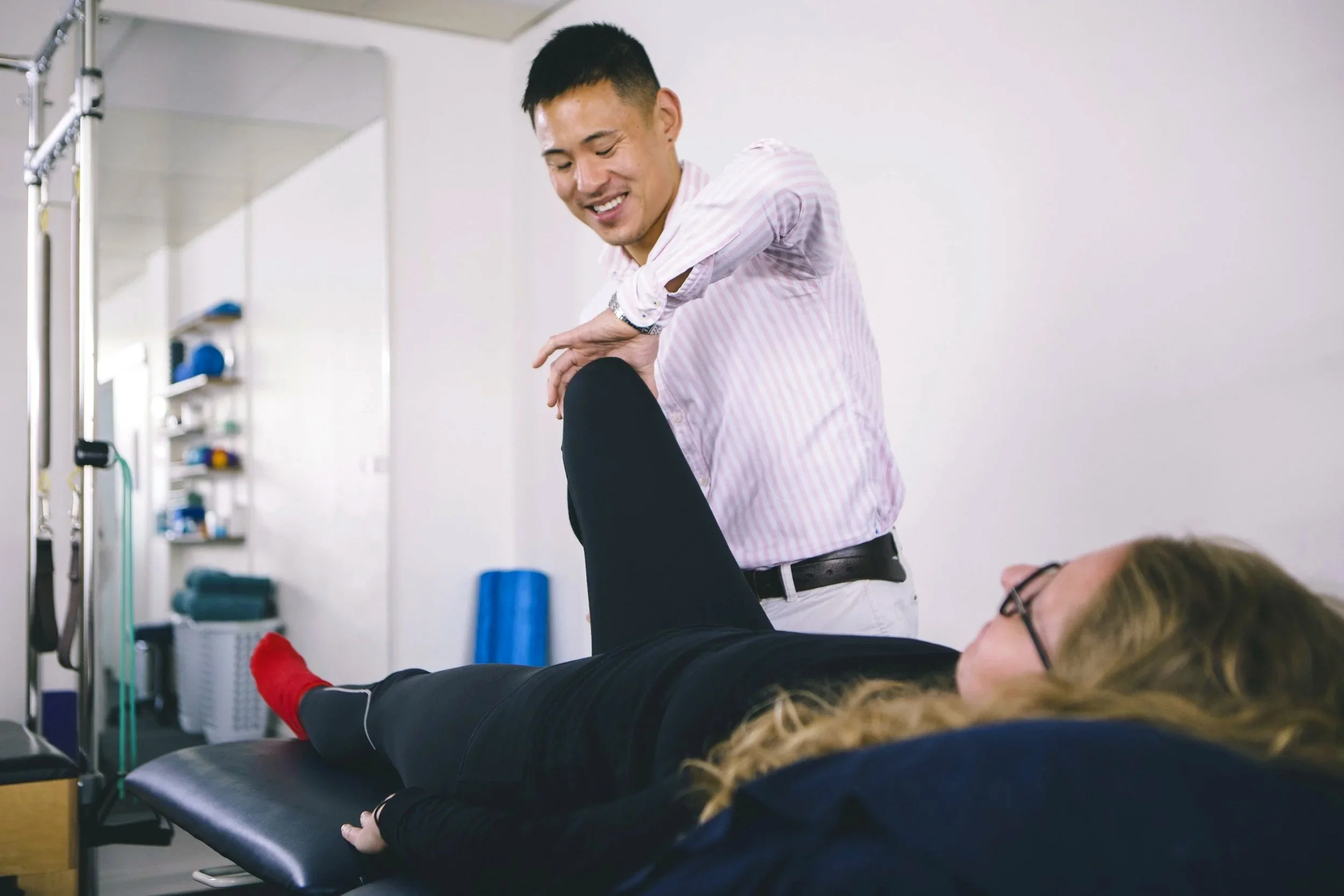 Senior physiotherapist Irwin Kim treating a patient in Melbourne