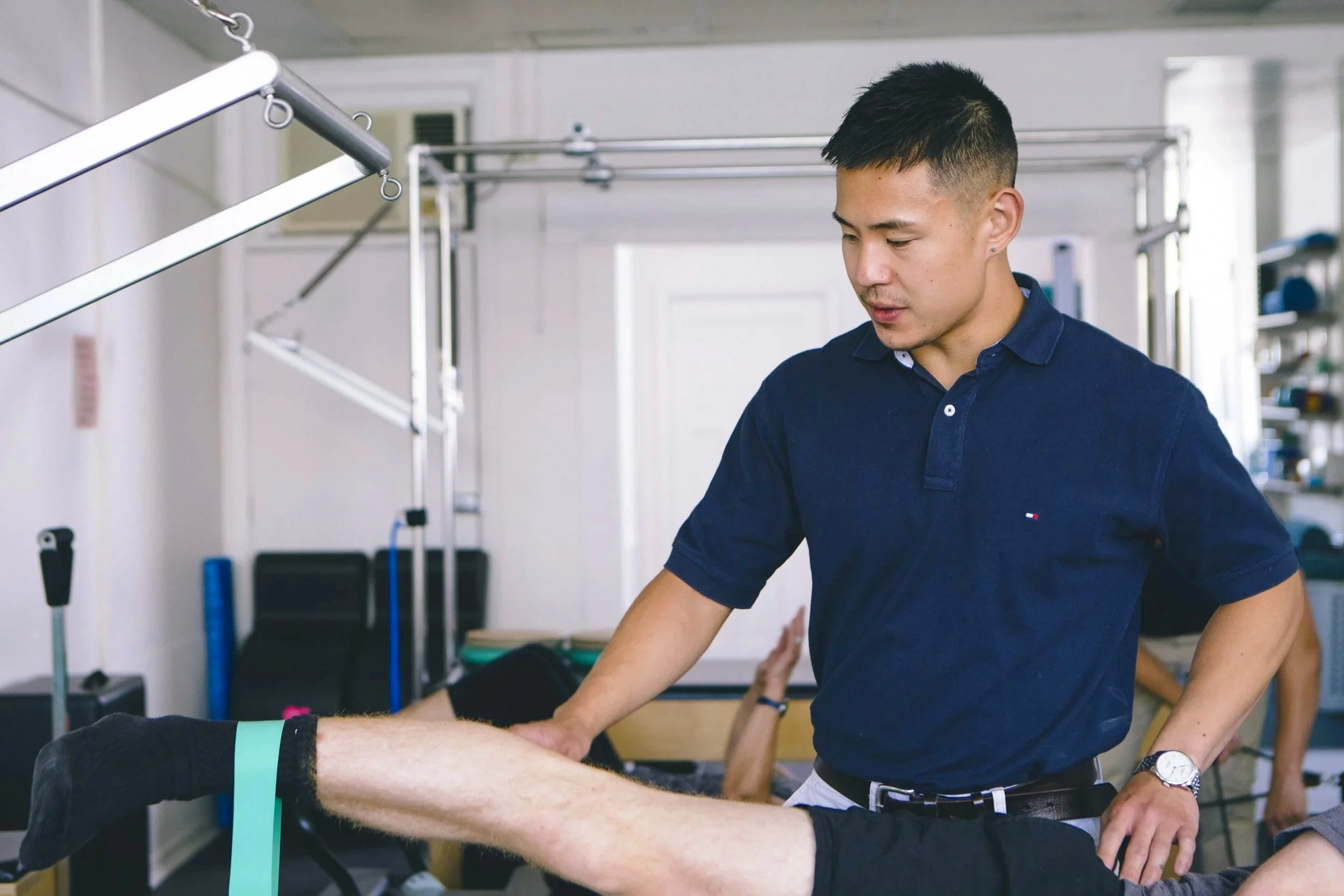 Senior physiotherapist Irwin Kim treating a patient in Melbourne