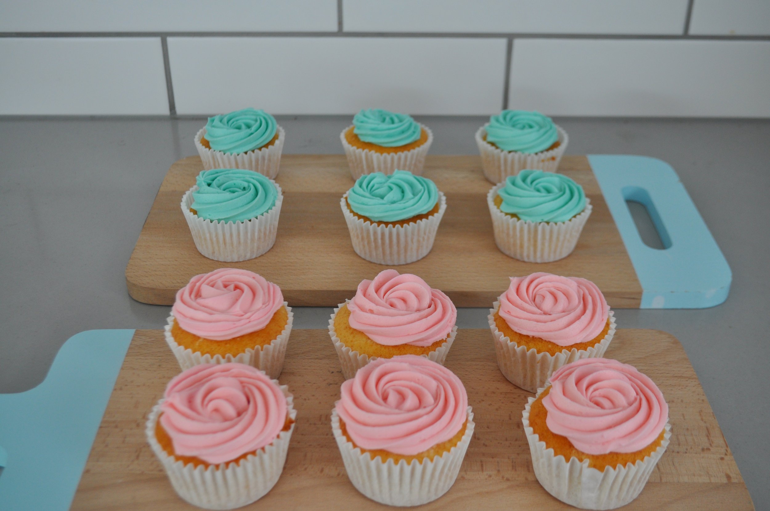 12 CUSTOMISED Cupcakes