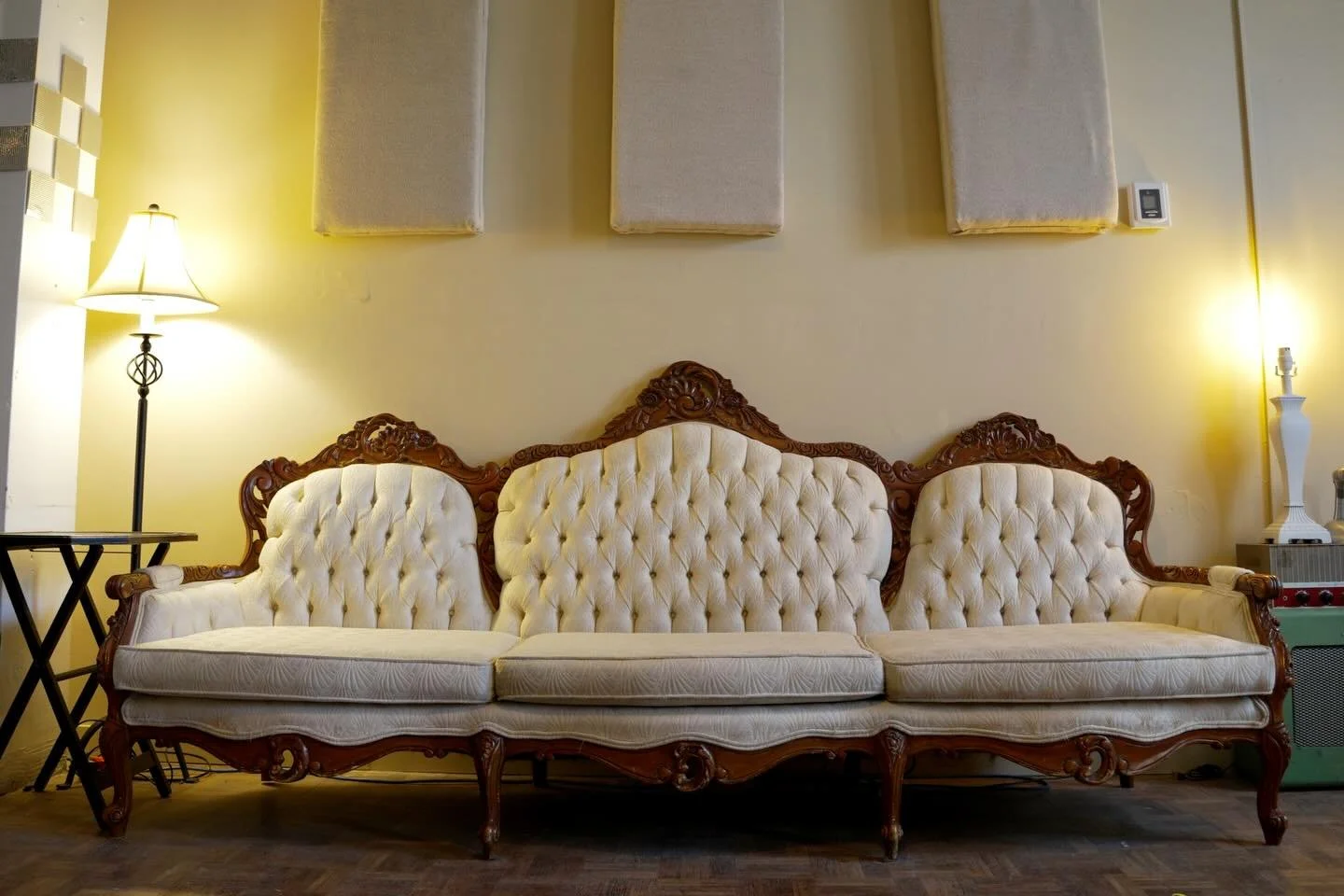 Le salon.
Le c&oelig;ur de notre espace, o&ugrave; l&rsquo;on prend le temps et o&ugrave; les id&eacute;es fusent. 
*
The lounge.
The heart of our Space, where we take is slow and ideas flow.