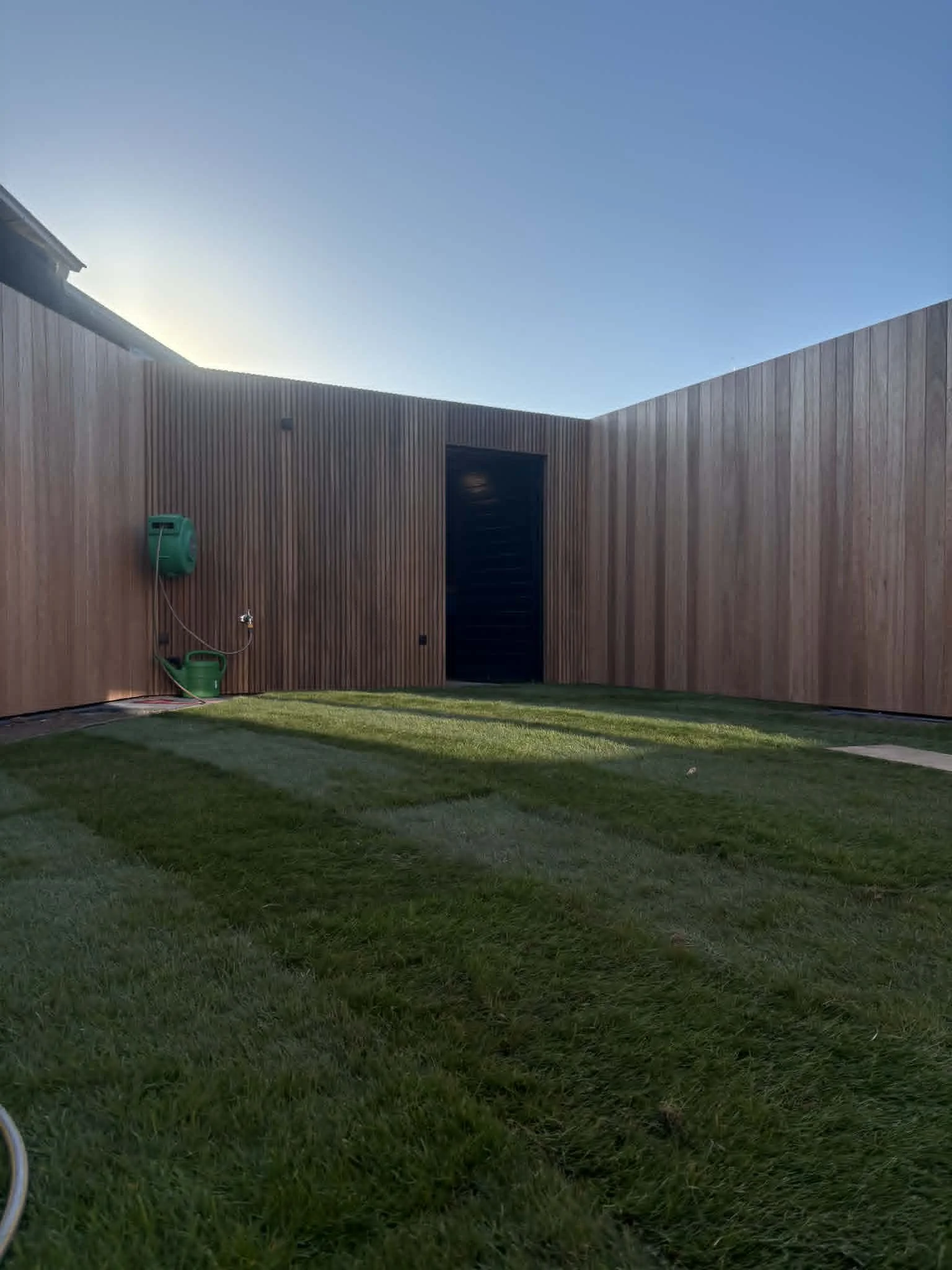 project: gazon aanleg, locatie: Tessenderlo Perfect aangelegde gazon in Tessenderlo