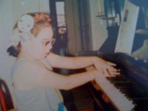 Oyku Dogan da piccola, al pianoforte