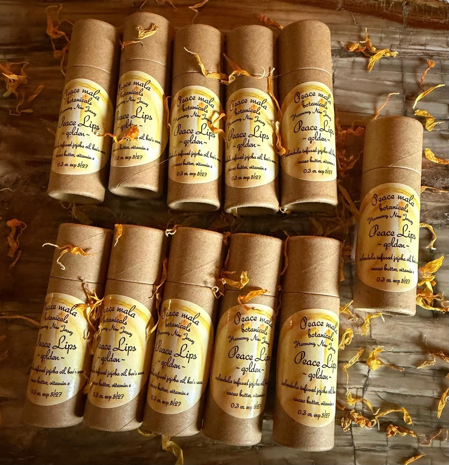 Peace Lips golden gift giver