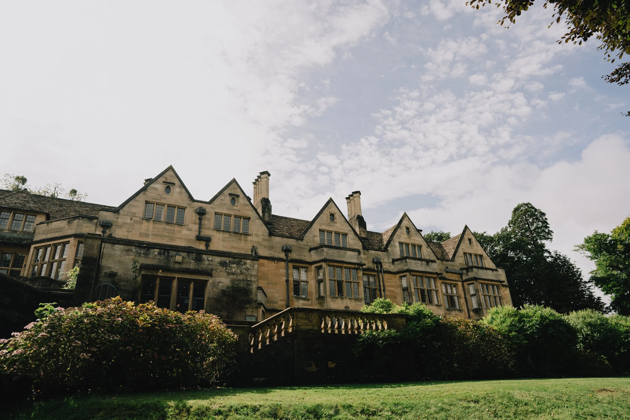 Coombe Lodge Weddings: Natural, Storytelling Photography in a Stunning Bristol Venue