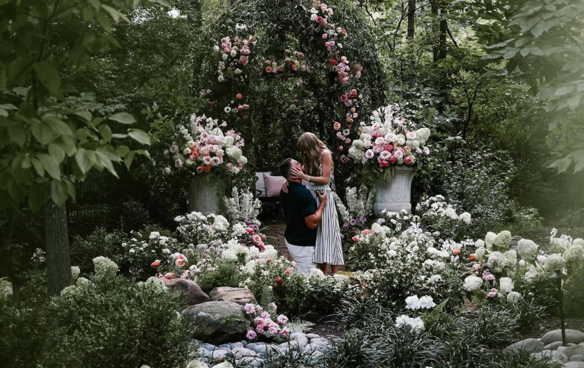 Taylor Swift Wedding: The Proposal, The Dress, and the Trends She’ll Inspire 💍✨