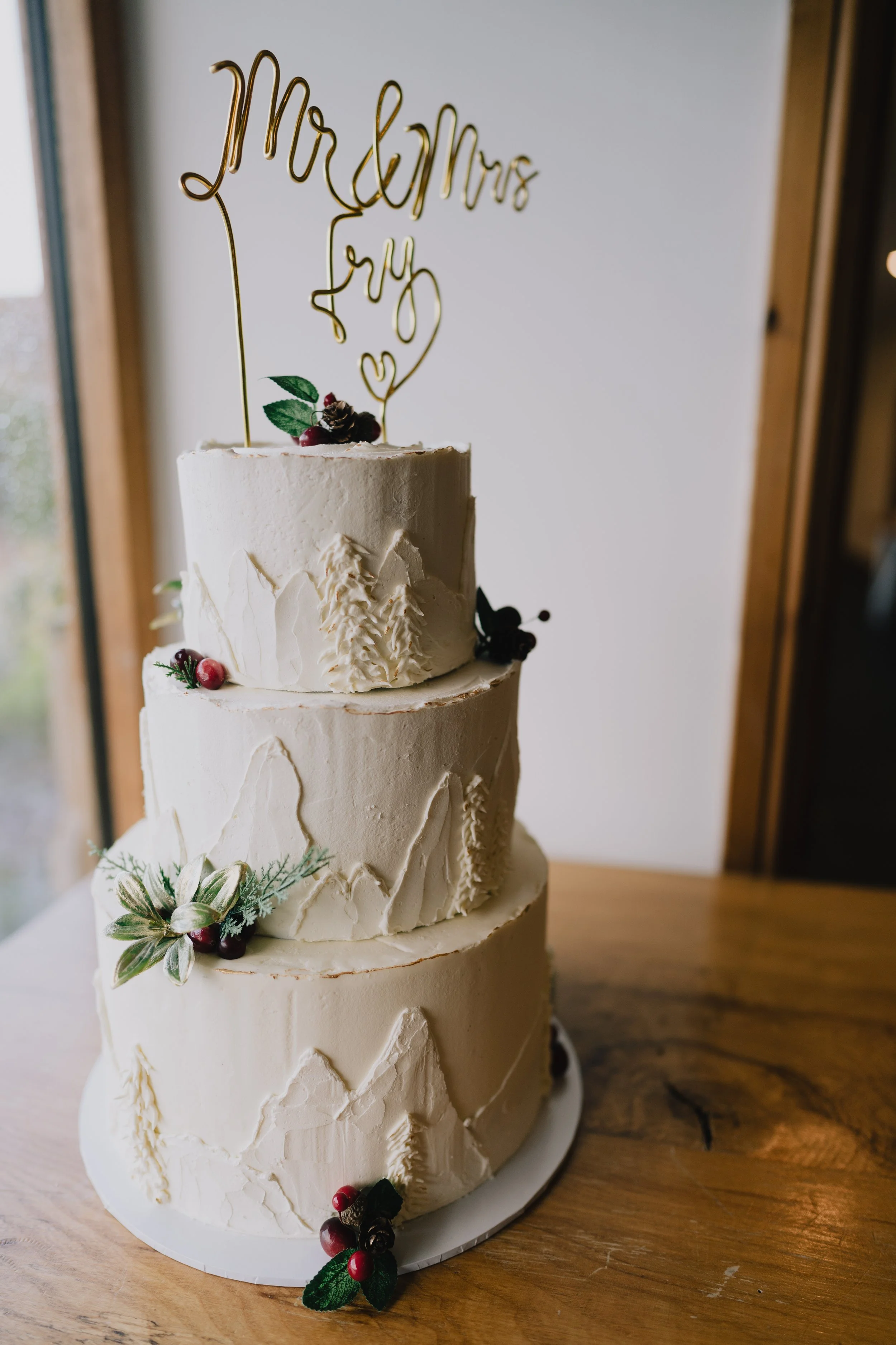 Beautiful wedding cake at Quantock Lakes