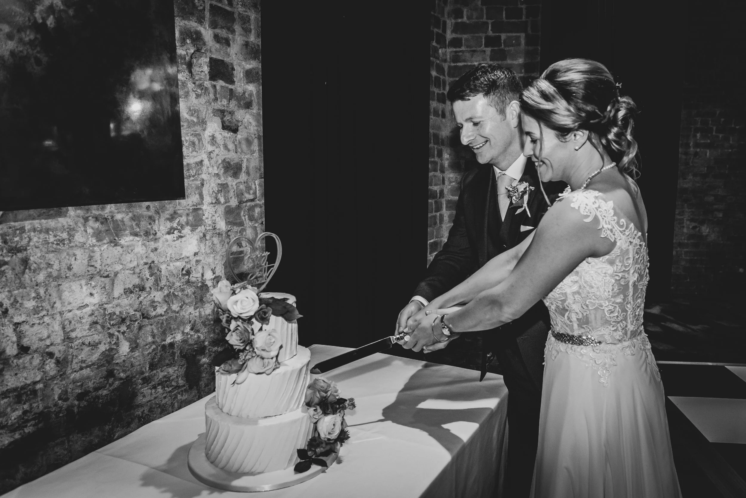 Bride and Groom cutting the cake at Avon Gorge Hotel