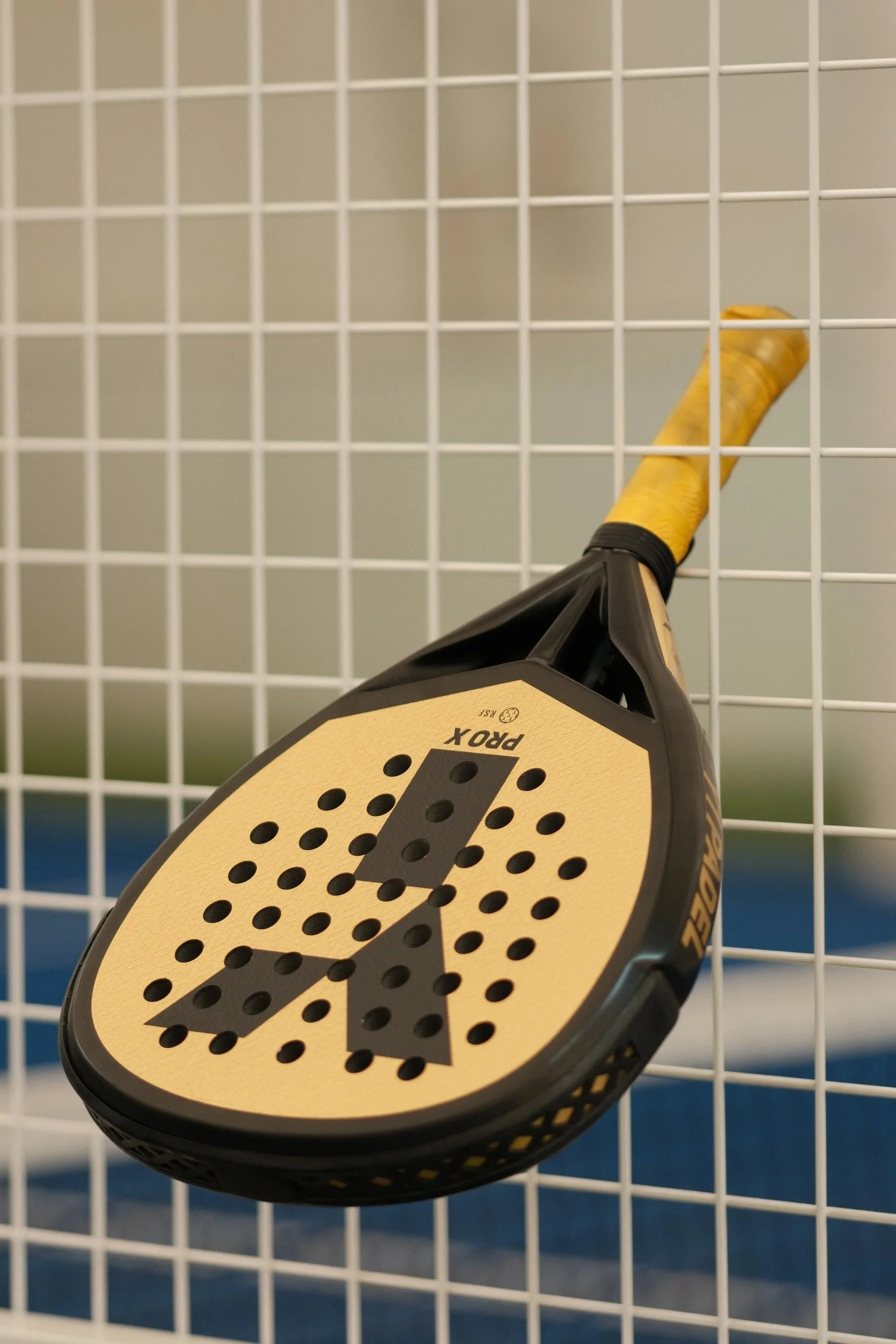 y1+racket.jpg