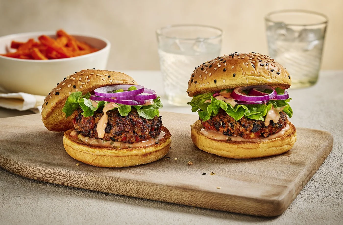TESCO_Q2_JULY25_Stills_53269_Jerk_Black_Bean_Burger.jpg