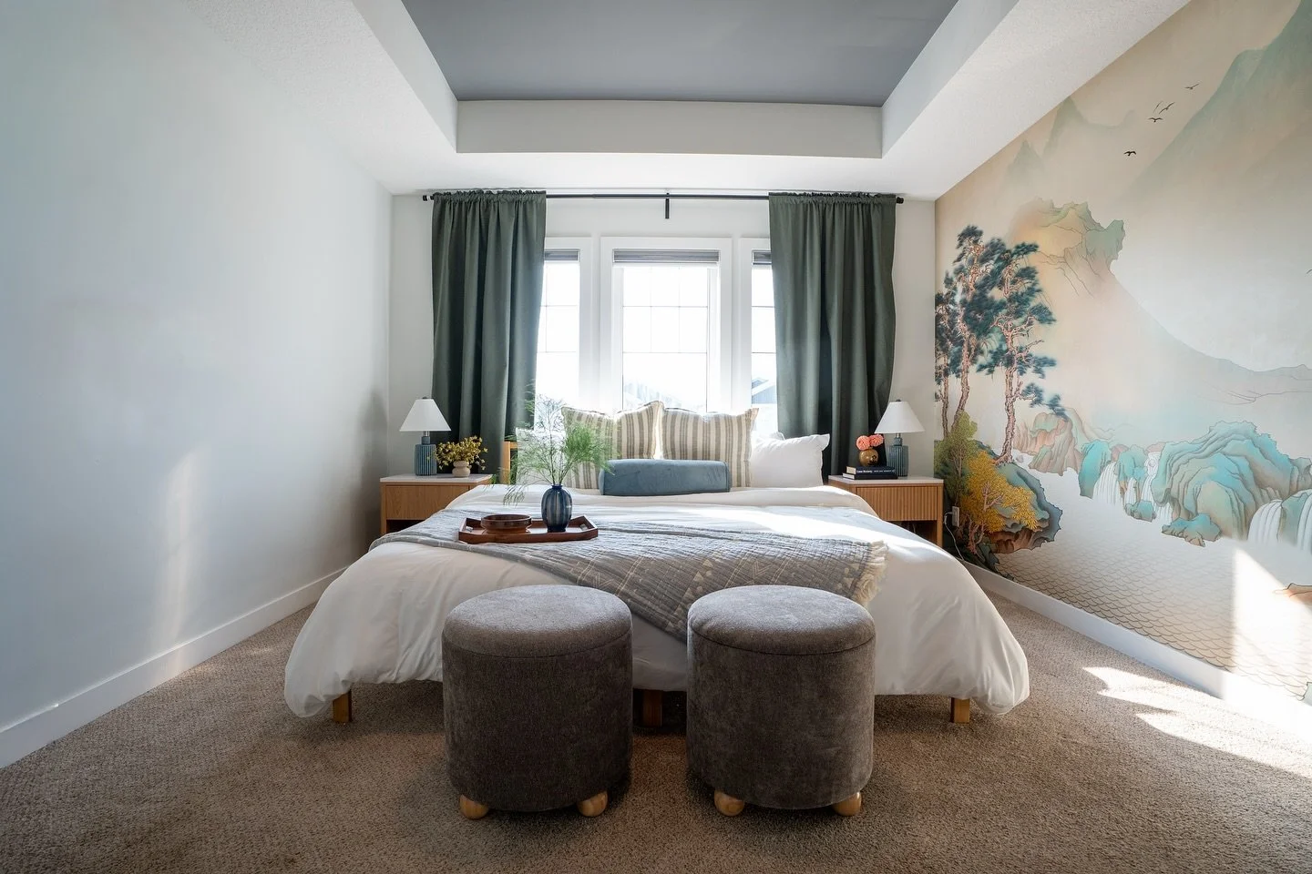 A full look at this dreamy primary bedroom. 

The wallpaper was definitely the starting point and really inspired the direction for the rest of the house. Who doesn&rsquo;t love those calming blues and greens??

📸 @josanwoo.photo

#bedroomdesign #wa