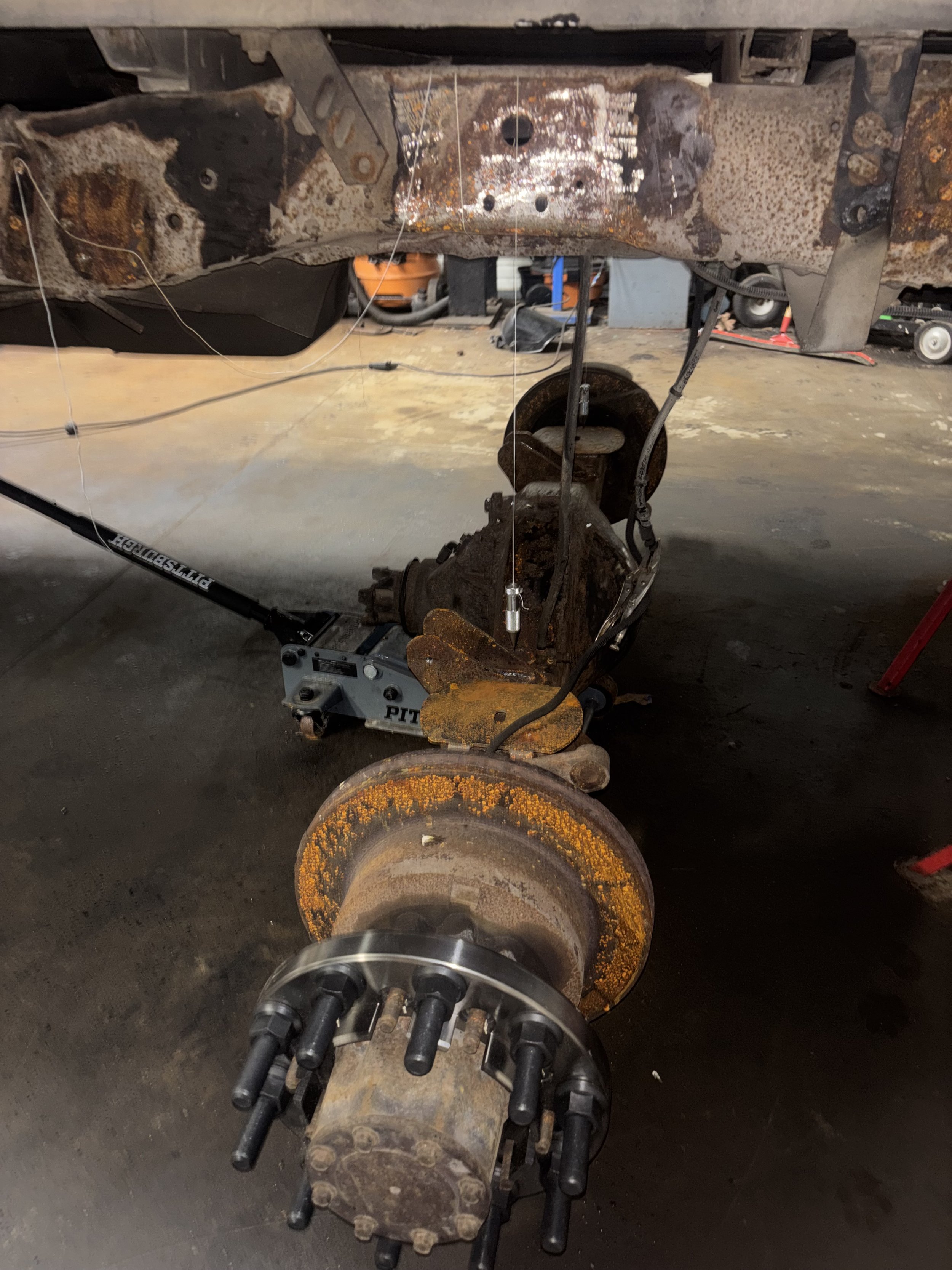 Custom F450 Rear Axle Fabrication with Air Bag Mounts and 4-Link Suspension Brackets