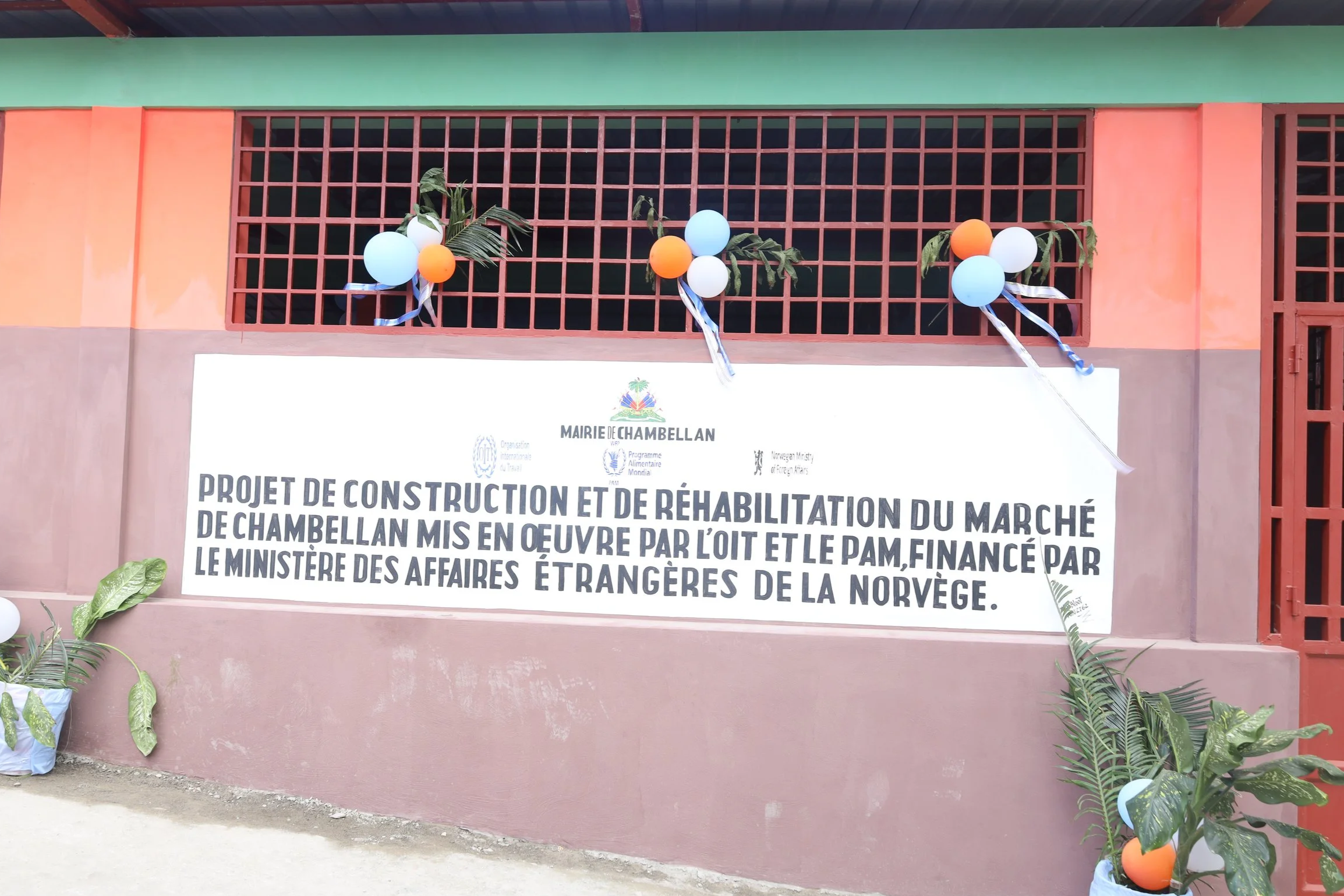 Façade principale du marché de Chambellan