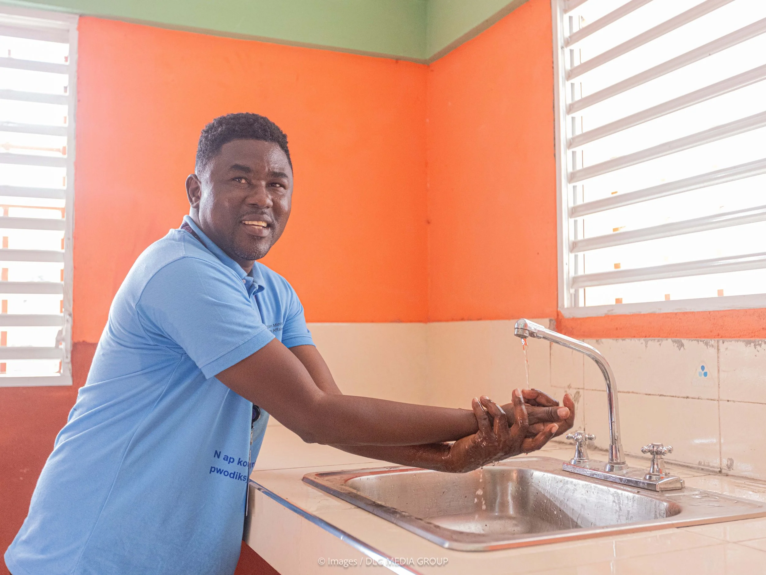 Sanitaire au marché de Chambellan reconstruit par P.R.O.F.I.T