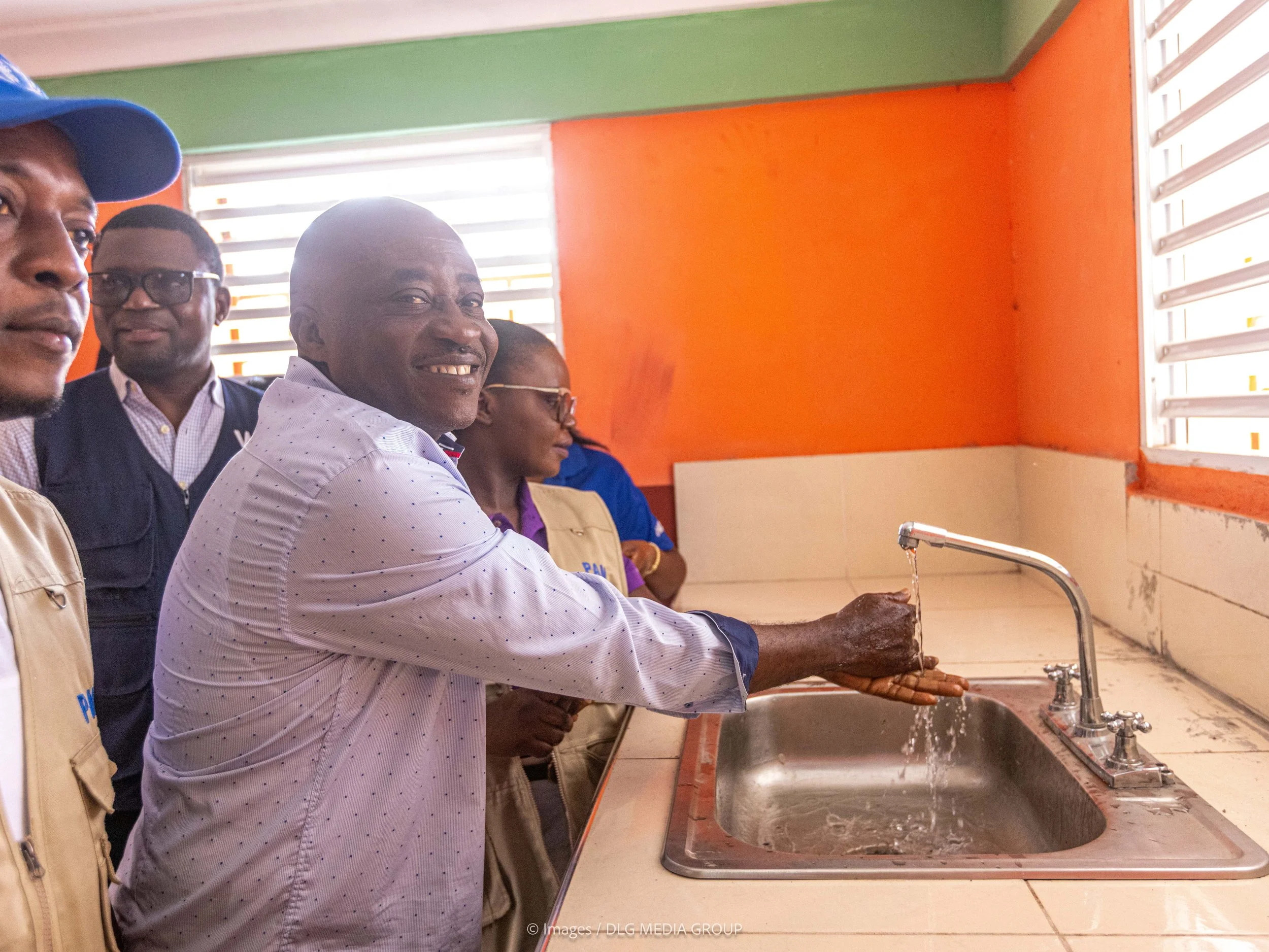 Sanitaire au marché de Chambellan reconstruit par P.R.O.F.I.T